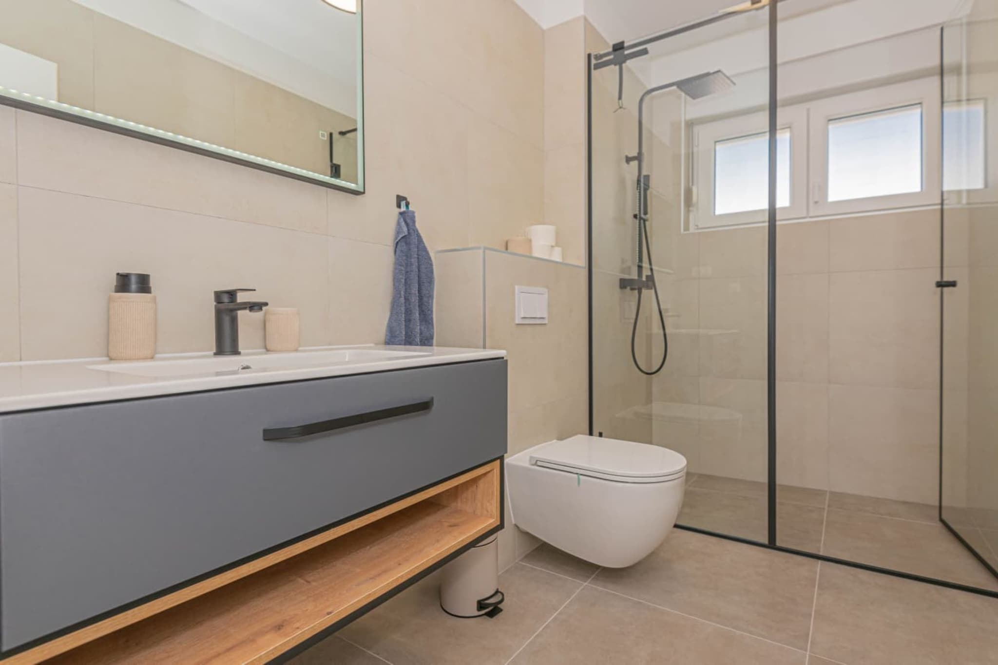 Villa Pomalo - Three Bedroom Villa with Outdoor Swimming Pool - Bathroom