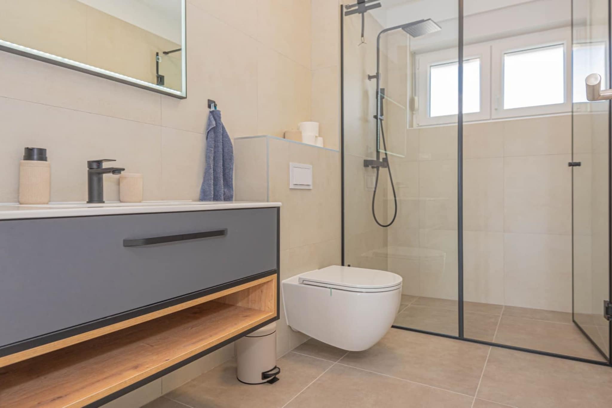 Villa Pomalo - Three Bedroom Villa with Outdoor Swimming Pool - Bathroom