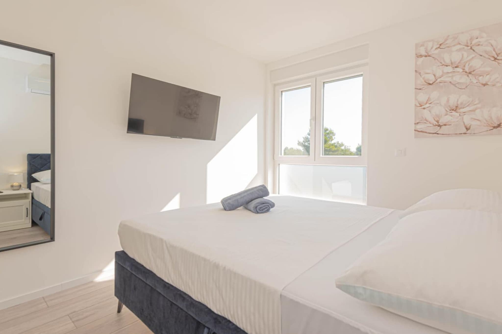 Villa Pomalo - Three Bedroom Villa with Outdoor Swimming Pool - Bedroom