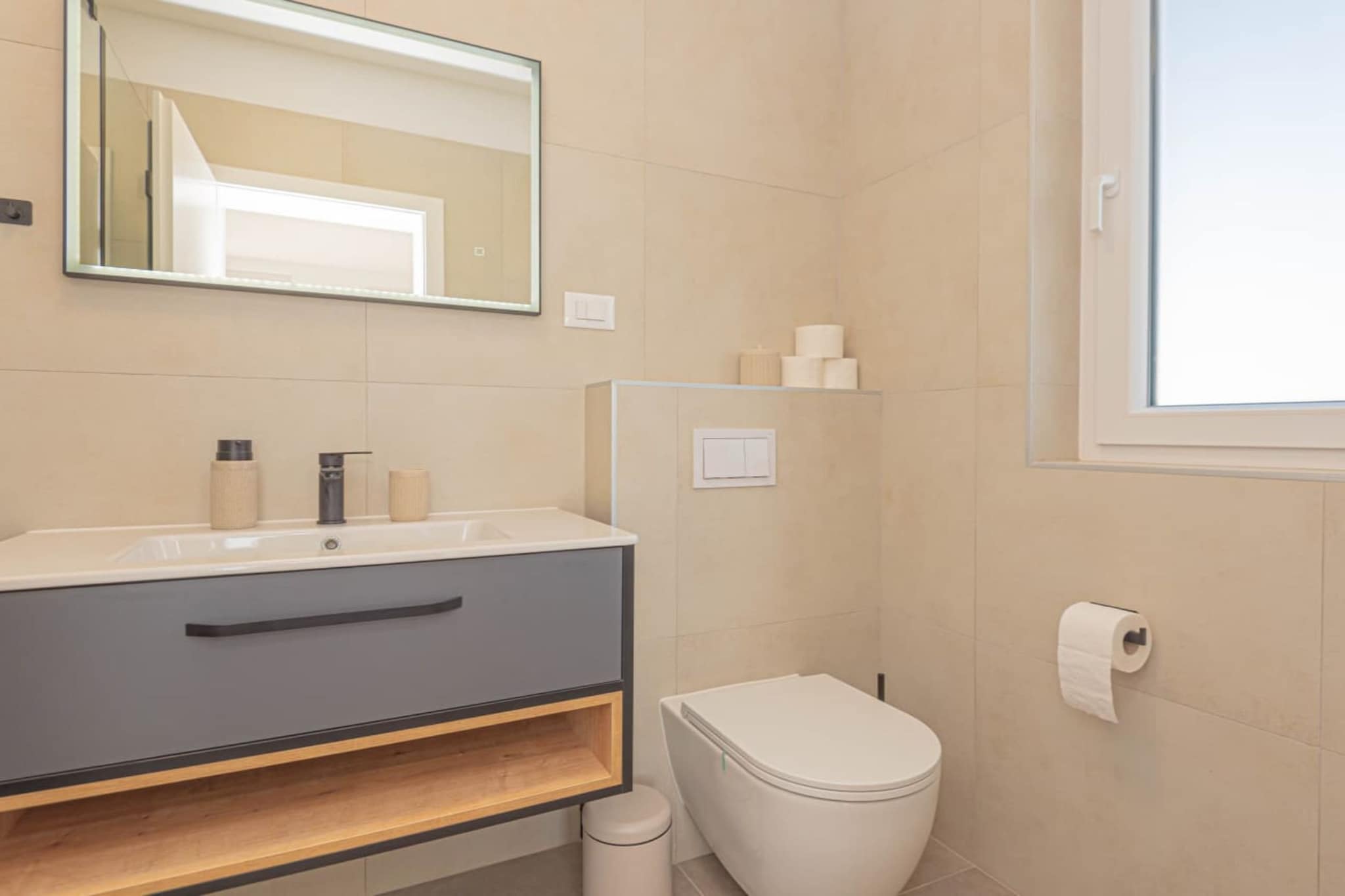 Villa Pomalo - Three Bedroom Villa with Outdoor Swimming Pool - Bathroom