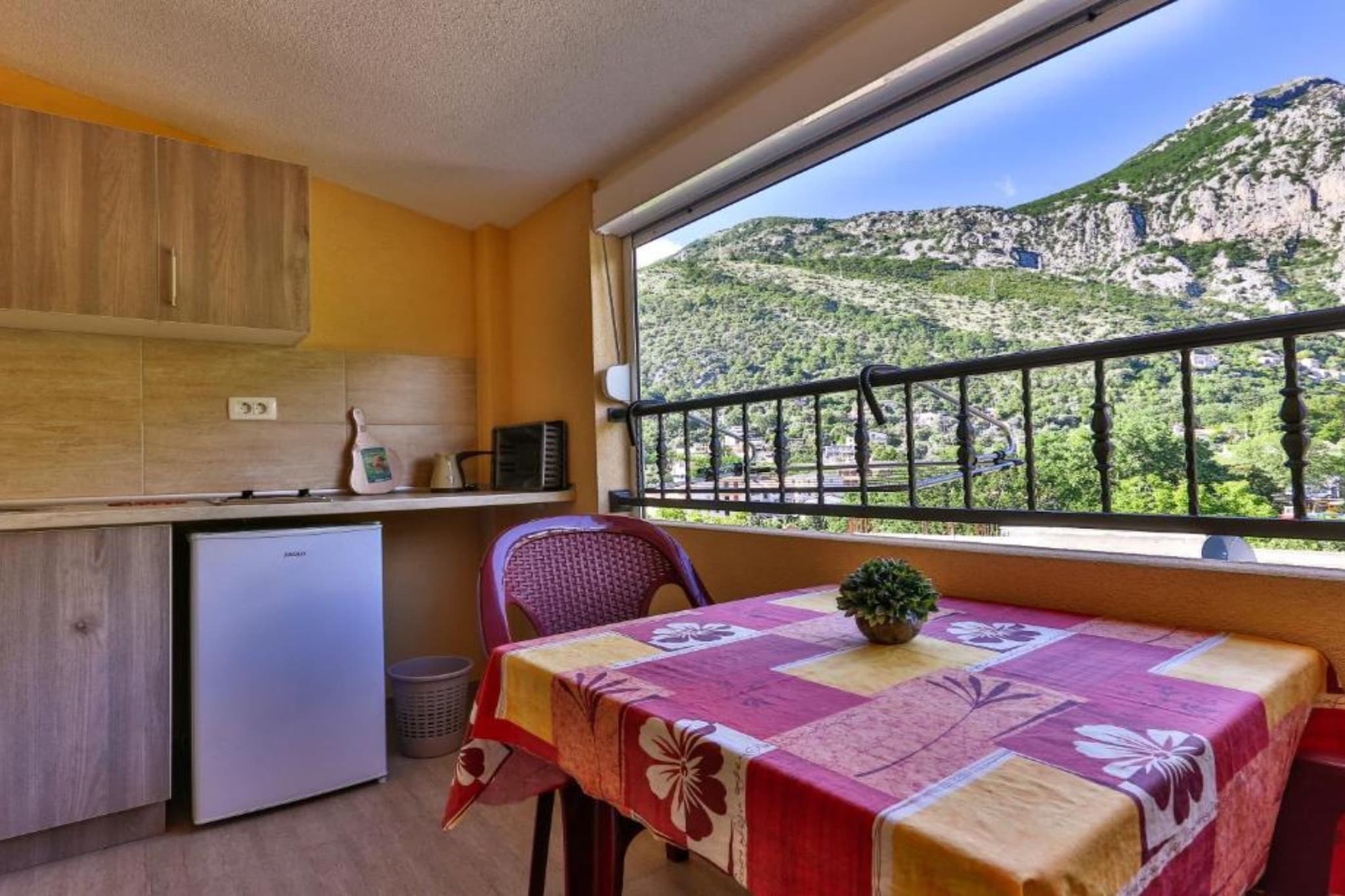 Beachfront Sunset Apartments Sutomore - Comfort Studio Apartment with Mountain View and Loggia