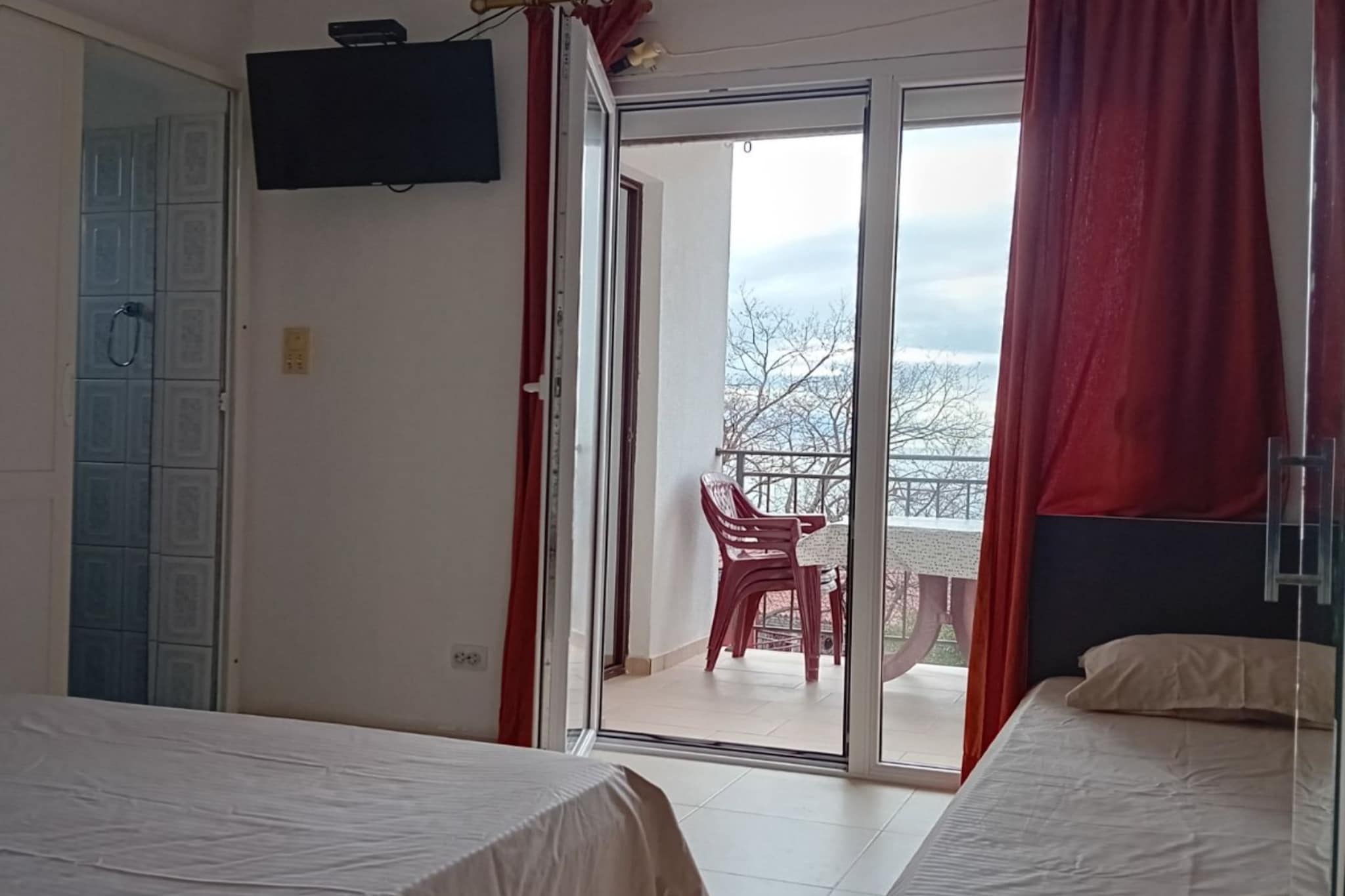 Beachfront Sunset Apartments Sutomore -  Classic Studio Apartment with Sea View and Terrace - Chambre