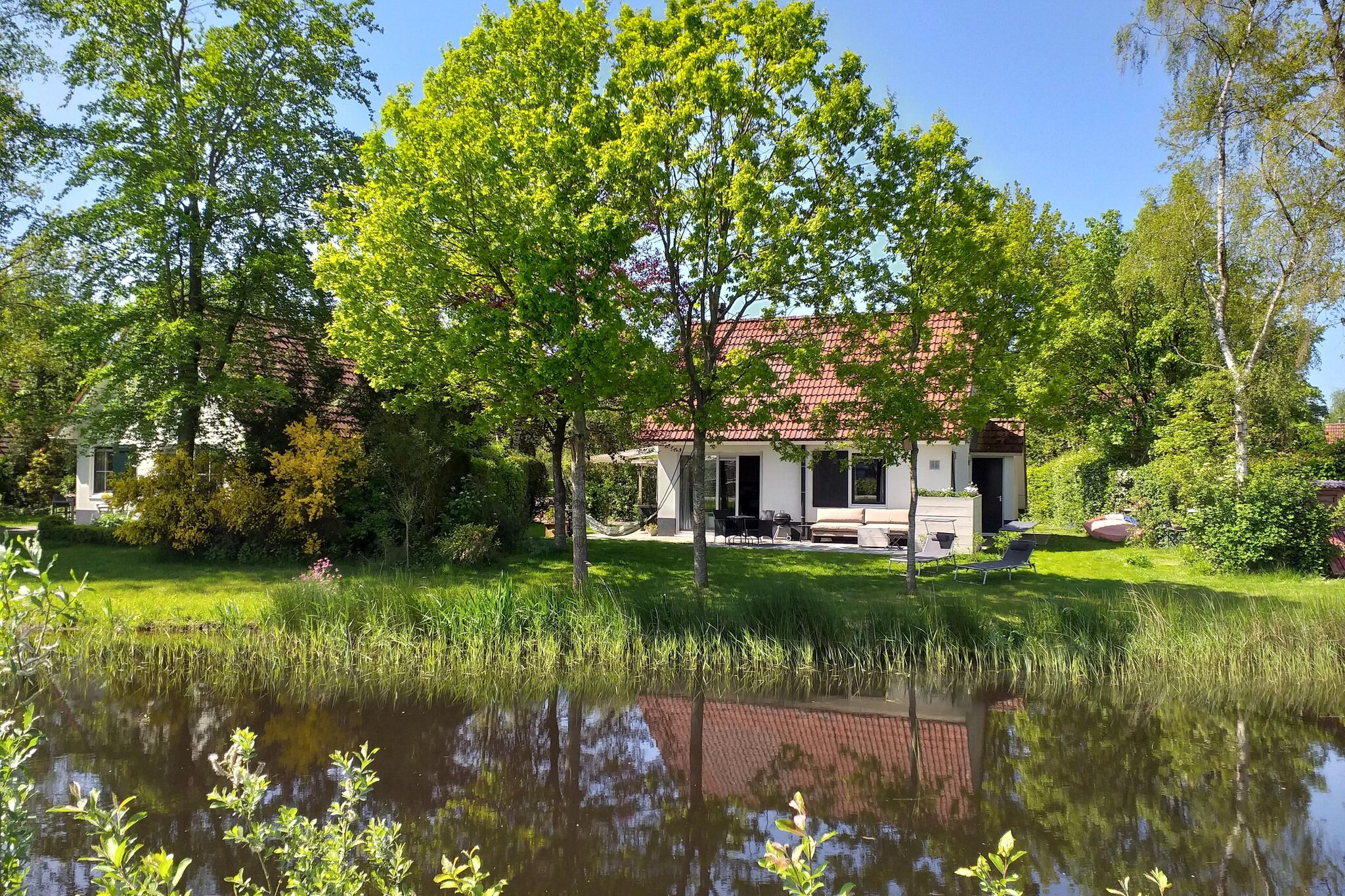 Home with a garden near Langweerder Wielen