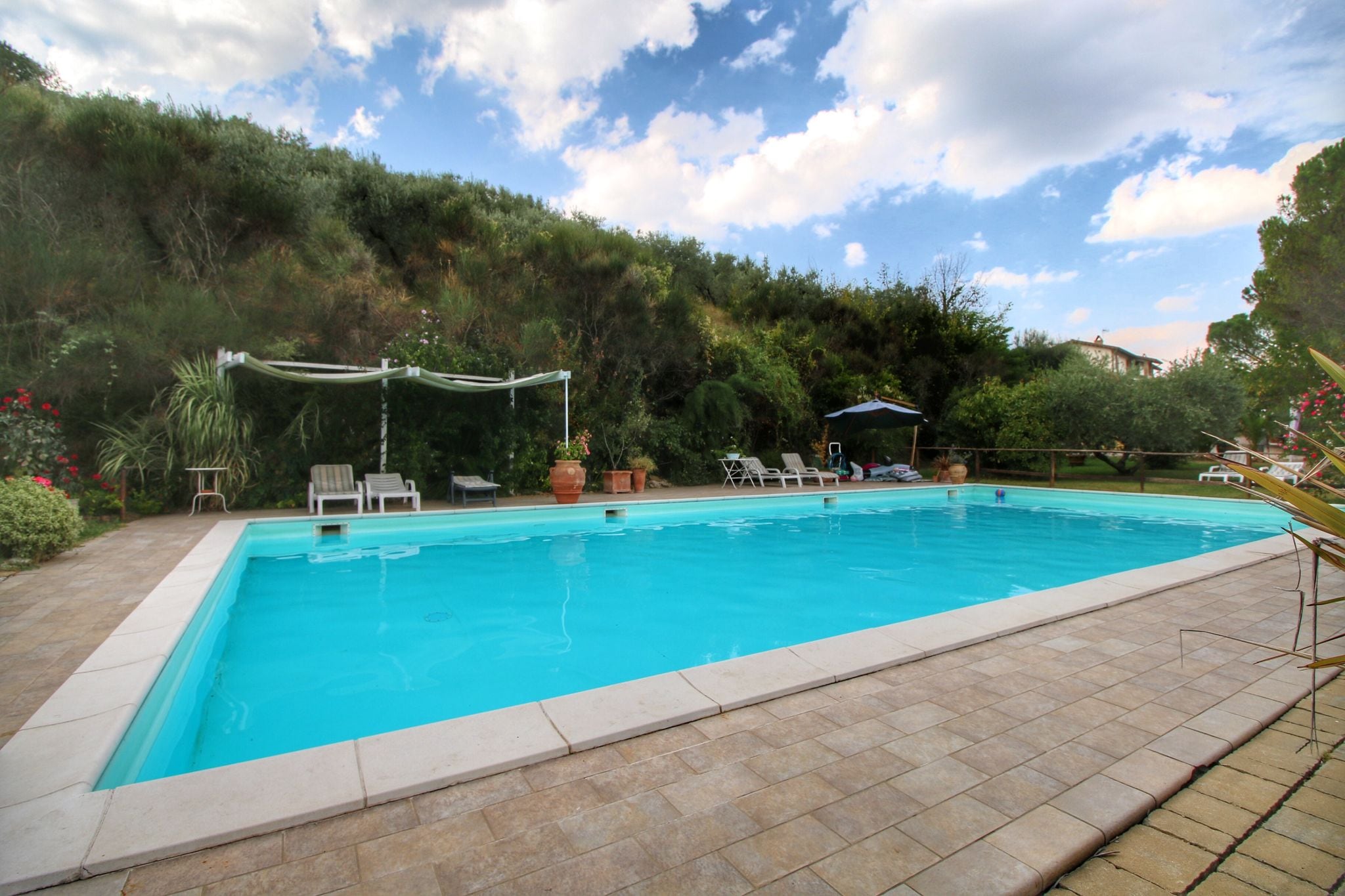 Countryhouse met zwembad en uitzicht, tuin met mediterrane planten, restaurant