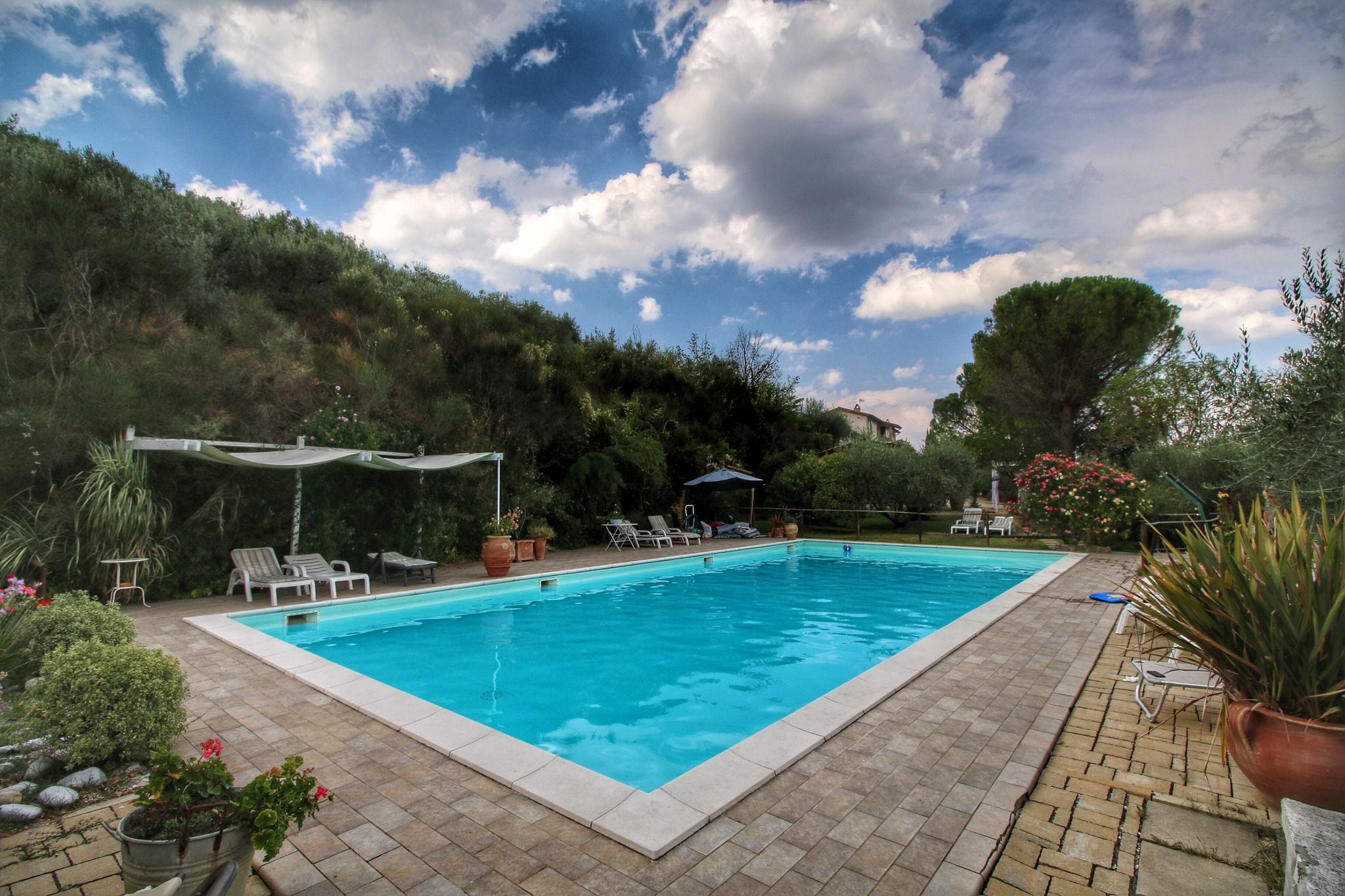 Country House with swimming pool, garden with Mediterranean plants, restaurant

