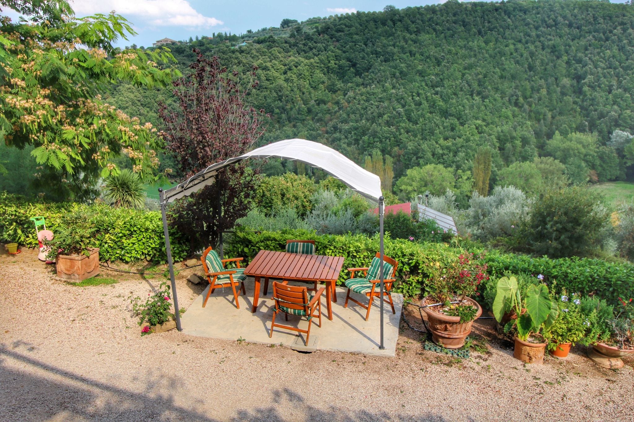 Countryhouse met zwembad en uitzicht, tuin met mediterrane planten, restaurant