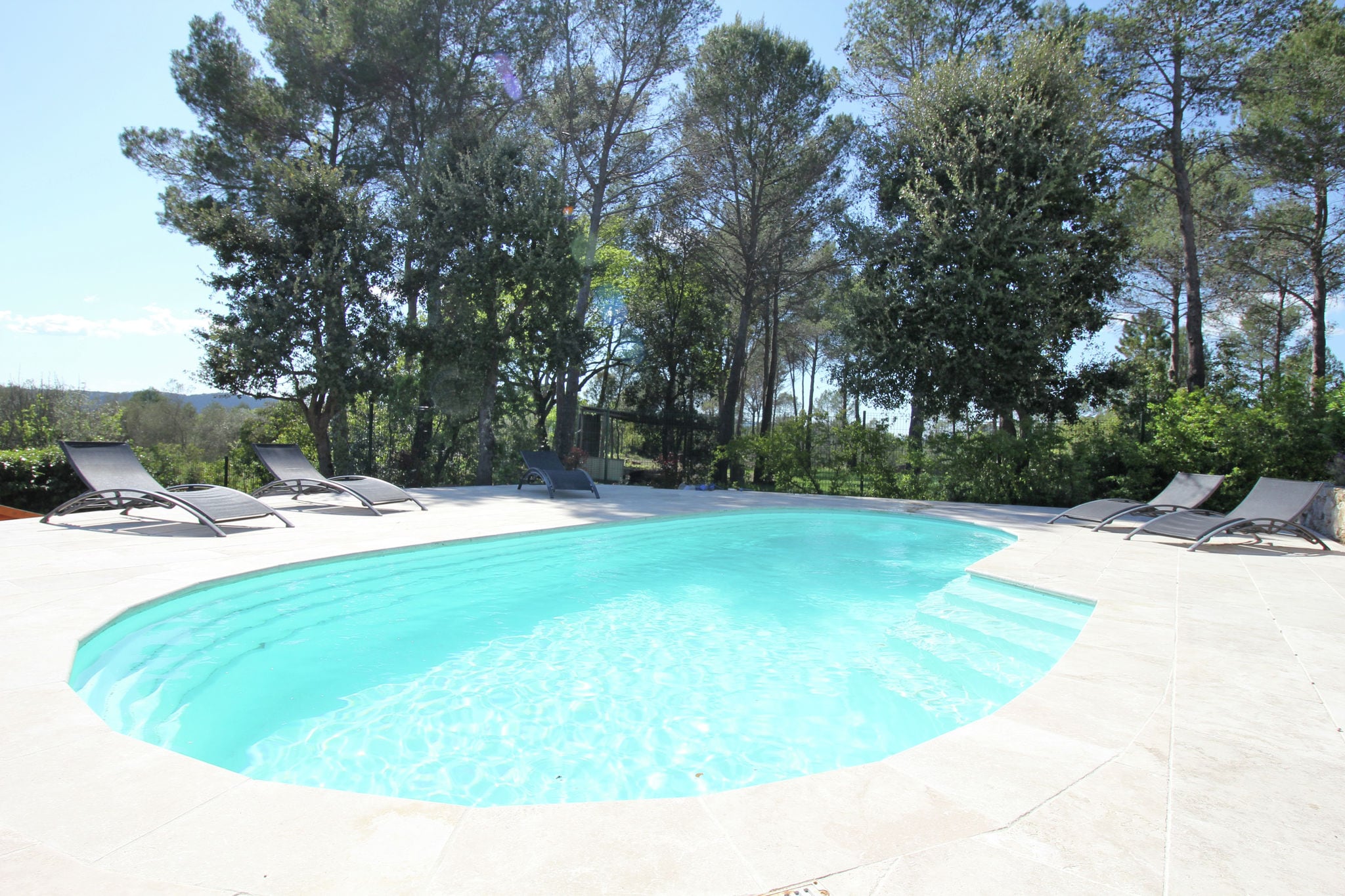Üppige Villa in Bagnols en Foret mit privatem Pool