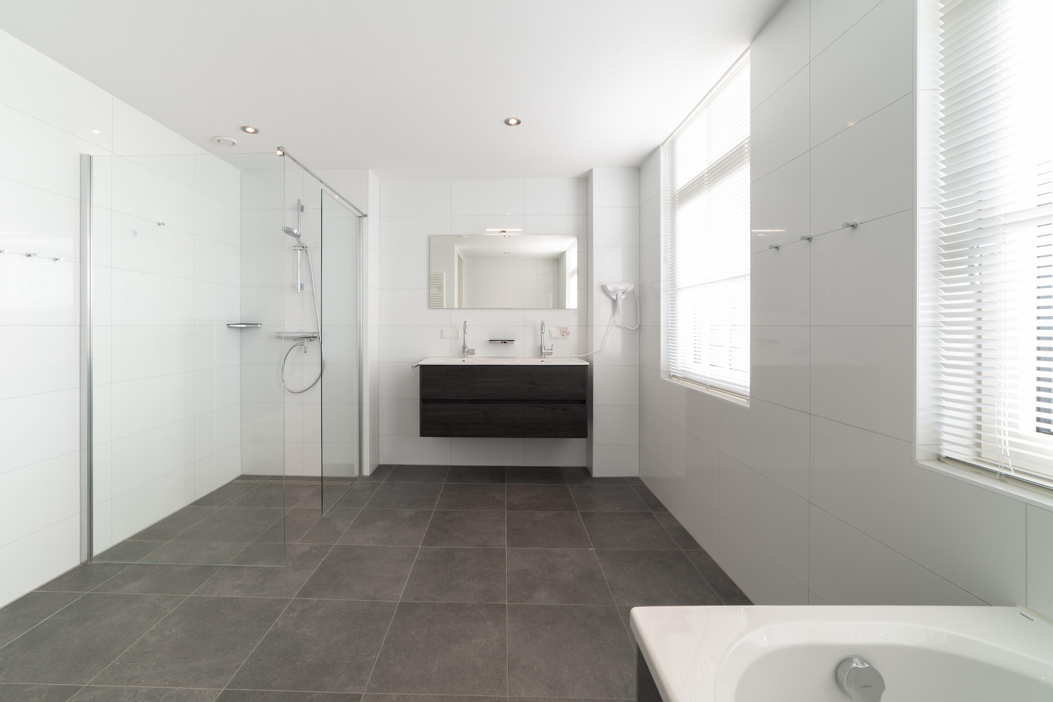 Villa 10 - 12-persoons villa met buitenjacuzzi - Bathroom
