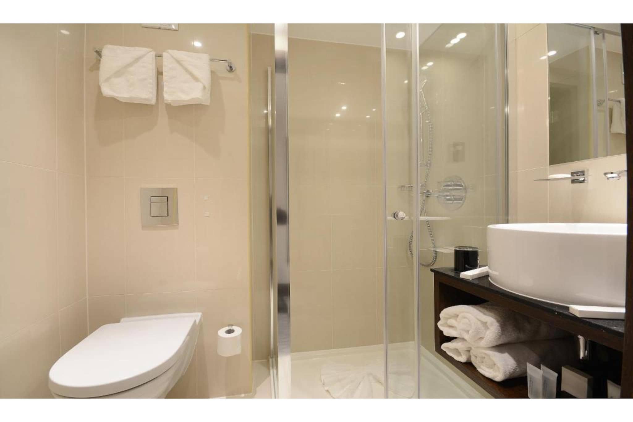 Deluxe family room for 4 - Badkamer