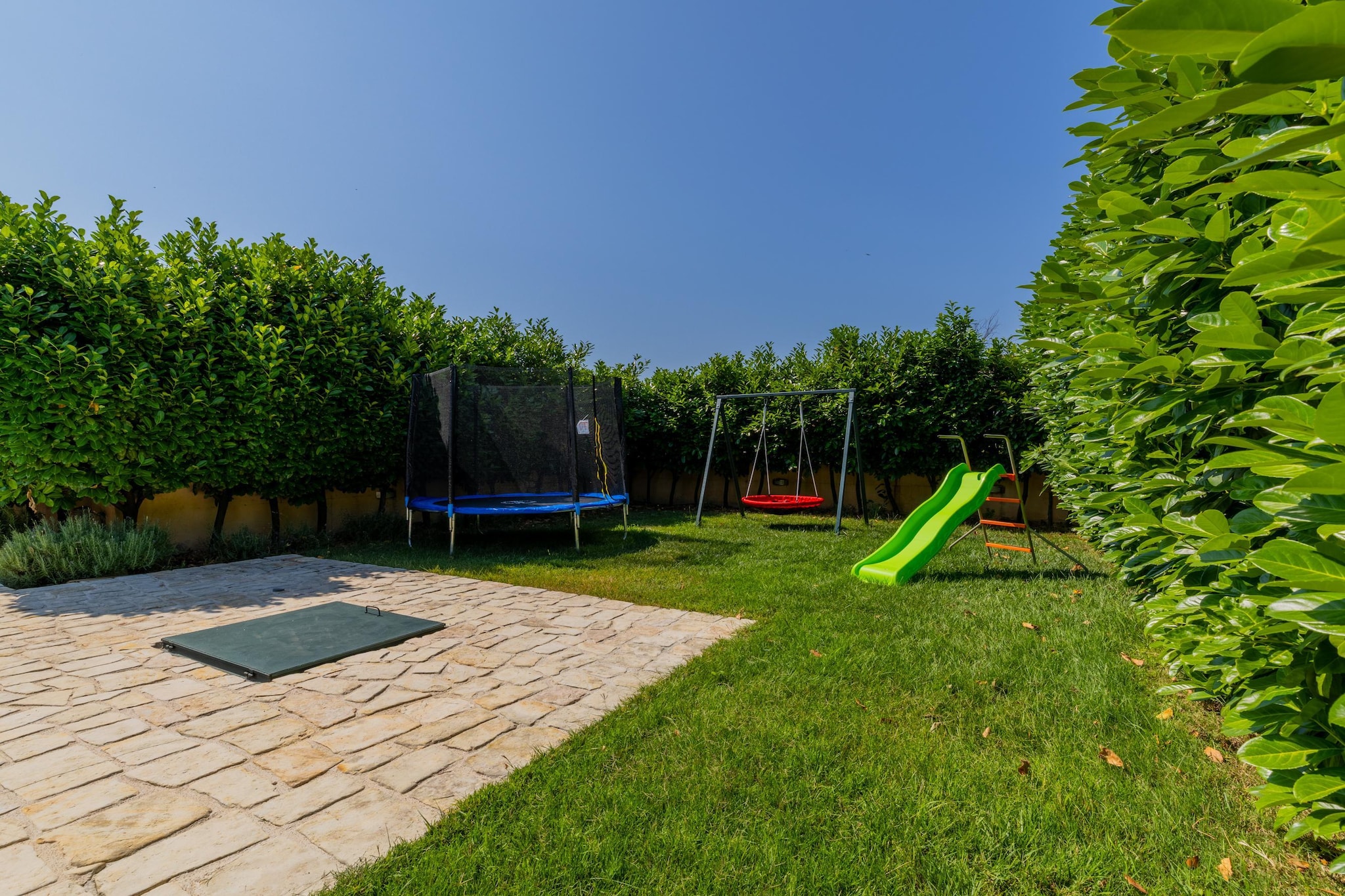 Villa Lavandis - Gardens in summer