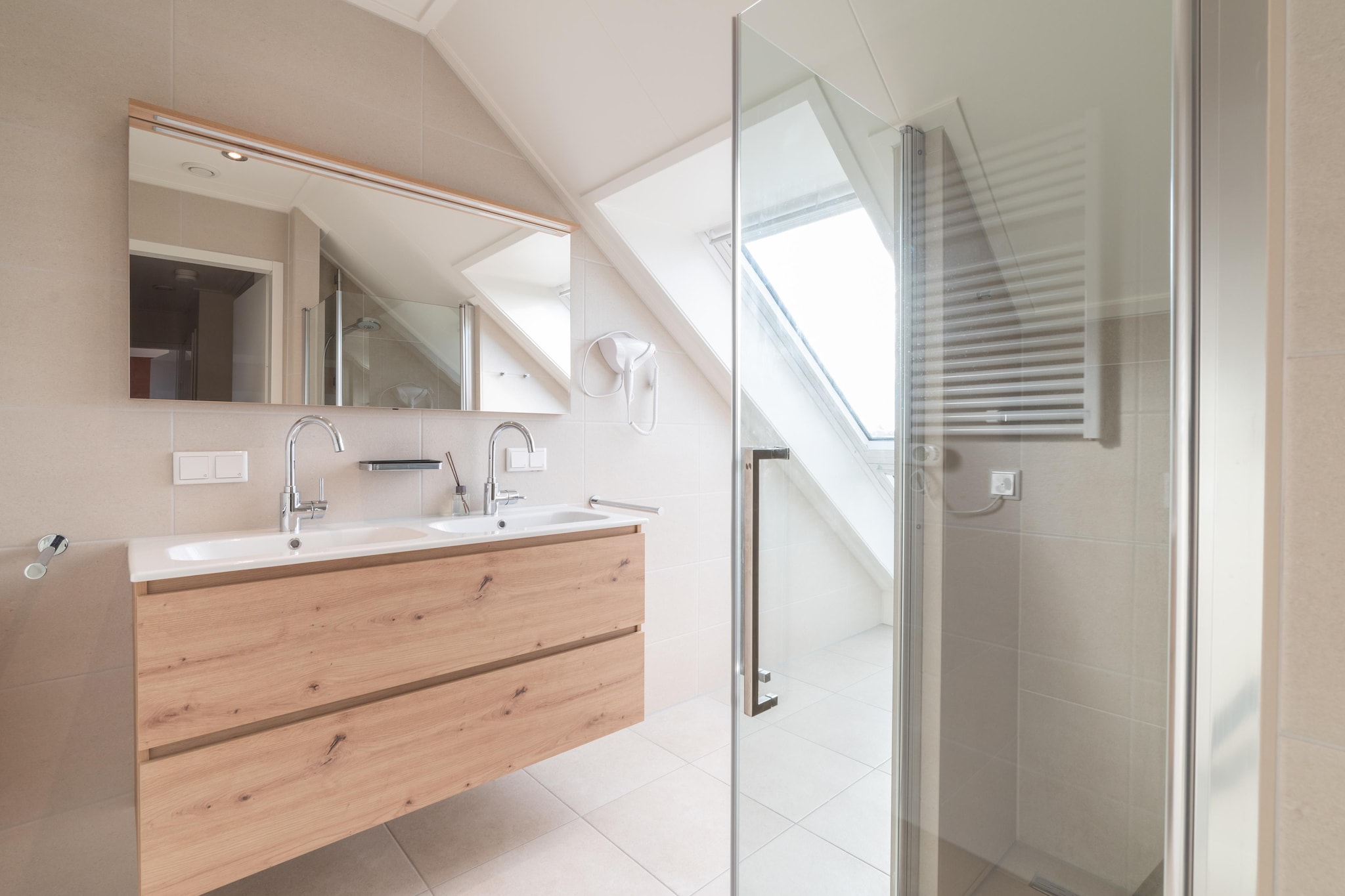 Villa 12 - 12-persoons villa met buitenjacuzzi - Bathroom