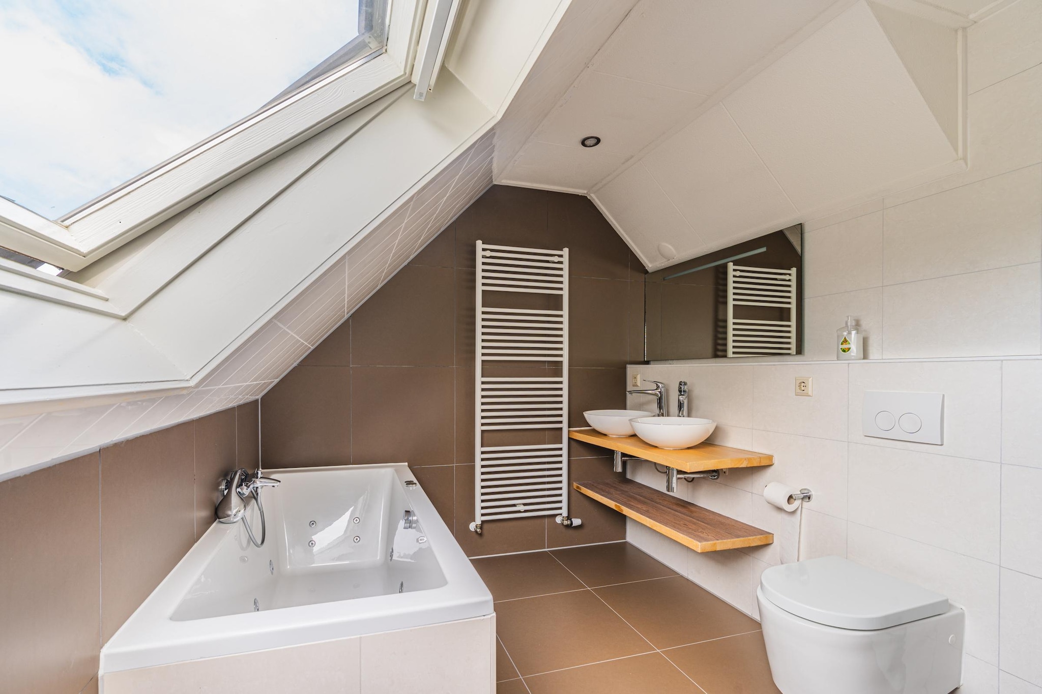 Kamperfoelie 53 - Bathroom
