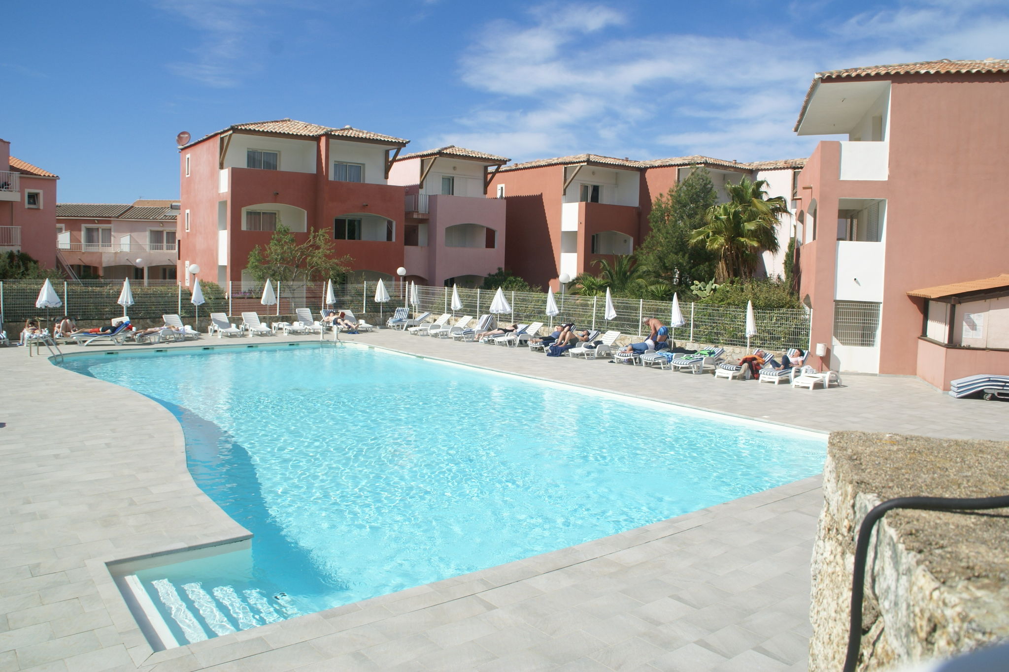 Minimalistische Villa in Algajola mit Swimmingpool