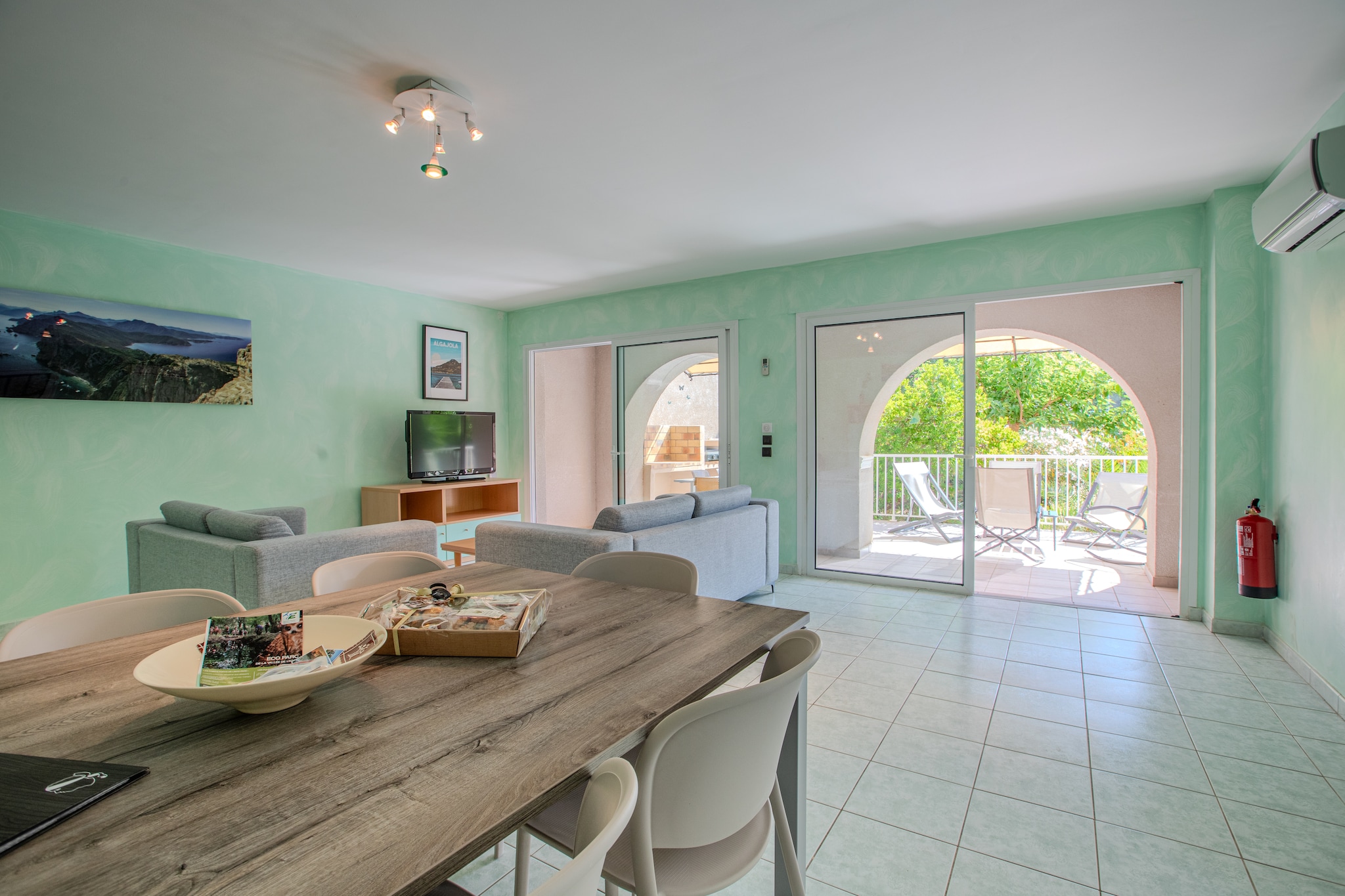 Ninu-Dining room