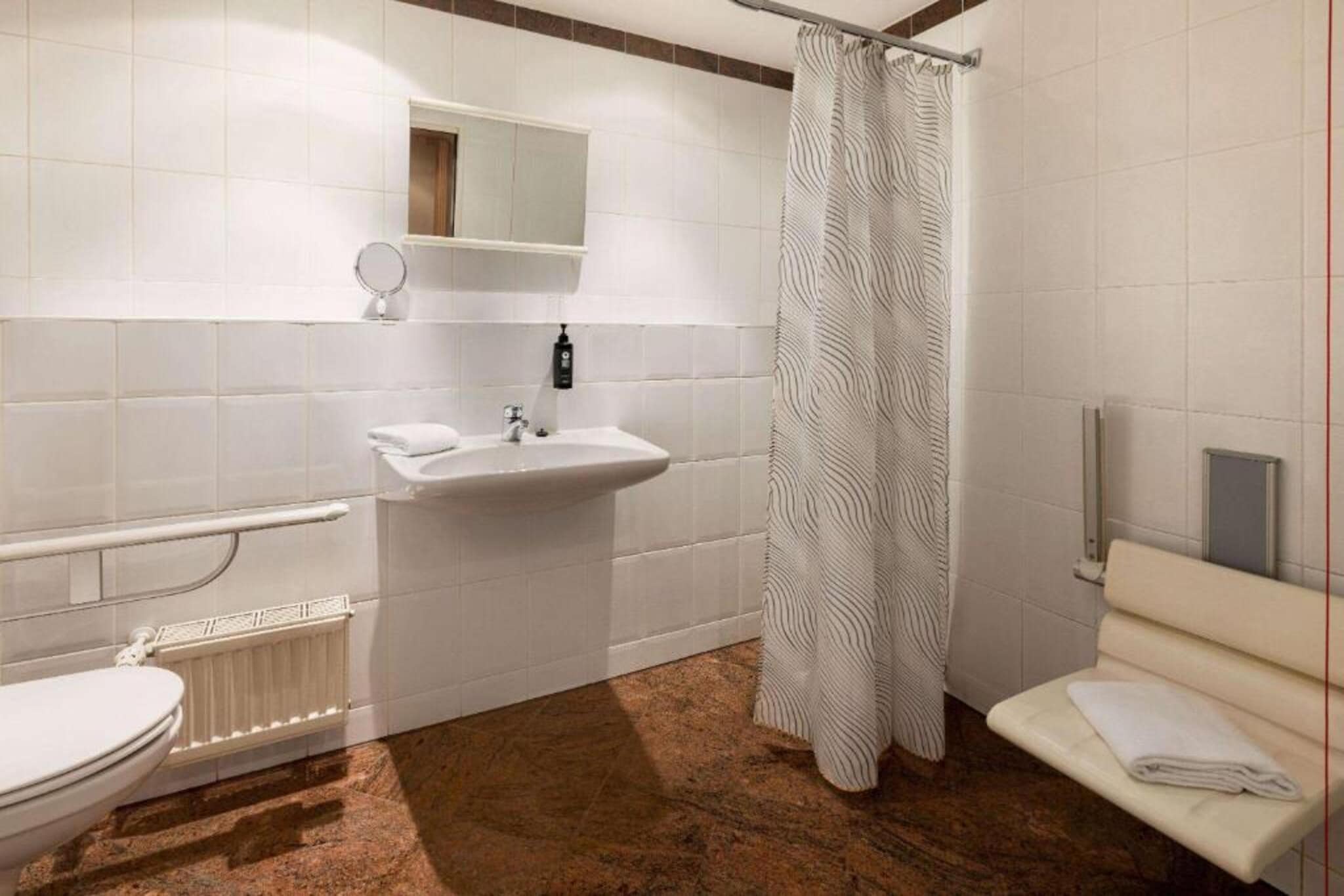 Amedia Hotel & Suites Leipzig - Single Room - Disability Access - Bathroom