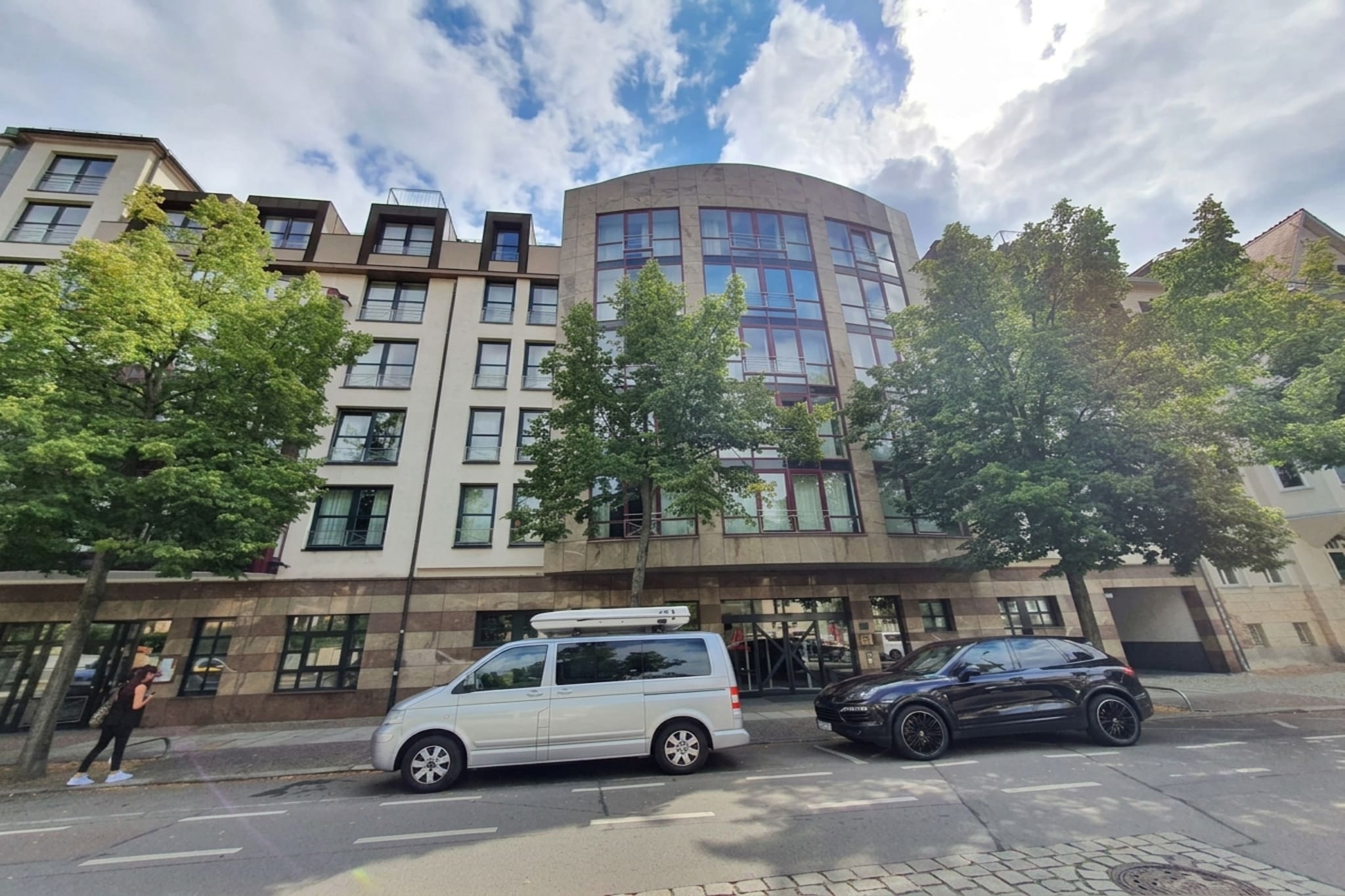 Amedia Hotel & Suites Leipzig - Suite Plus - Image-tags.hotelexteriorsummer