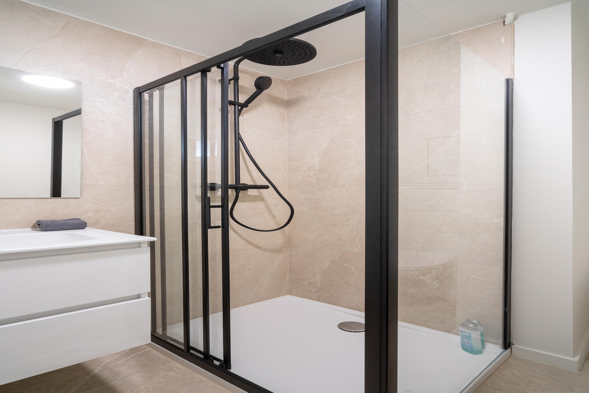 FR135_8L_6C - Bathroom