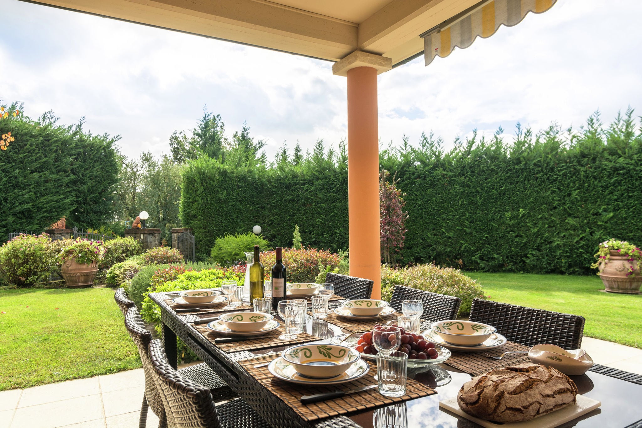 Luring Villa in Tuscany hills with Barbecue