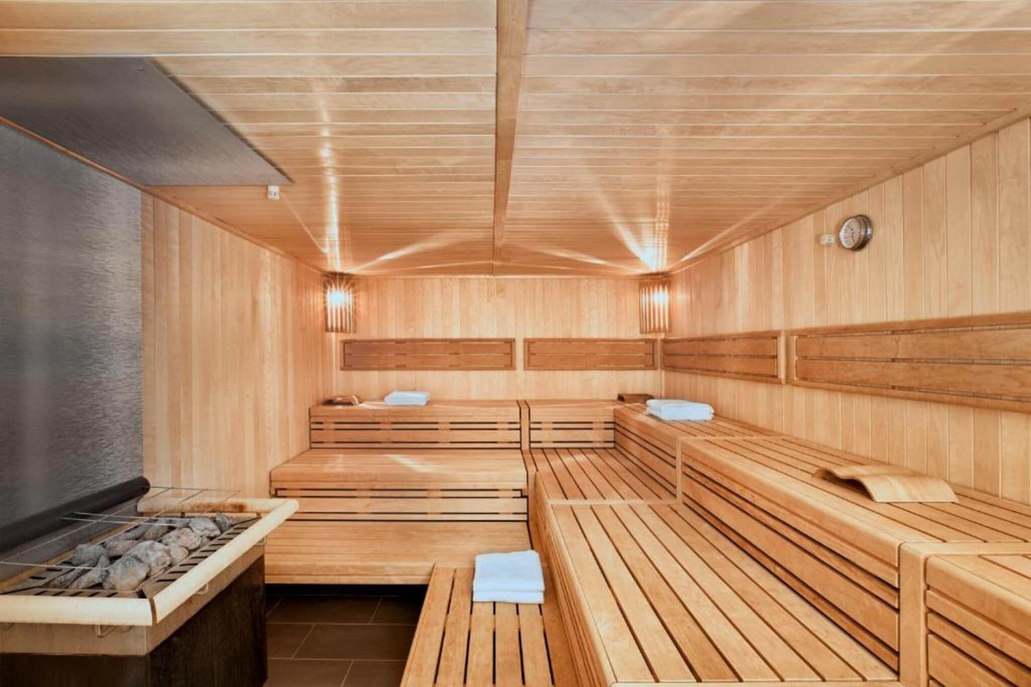 H Hotel Frankfurt Airport West - Comfort Double Room - Sauna