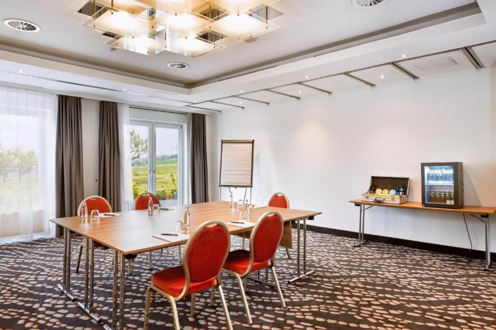 H Hotel Frankfurt Airport West - Comfort Double Room - Image-tags.hotelfacilitiesandservices