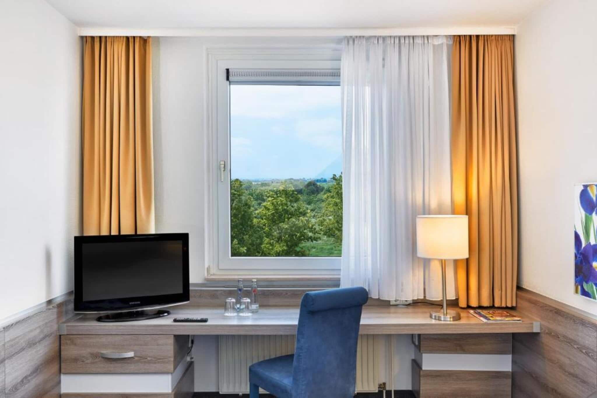 H Hotel Frankfurt Airport West - Comfort Double Room - Slaapkamer