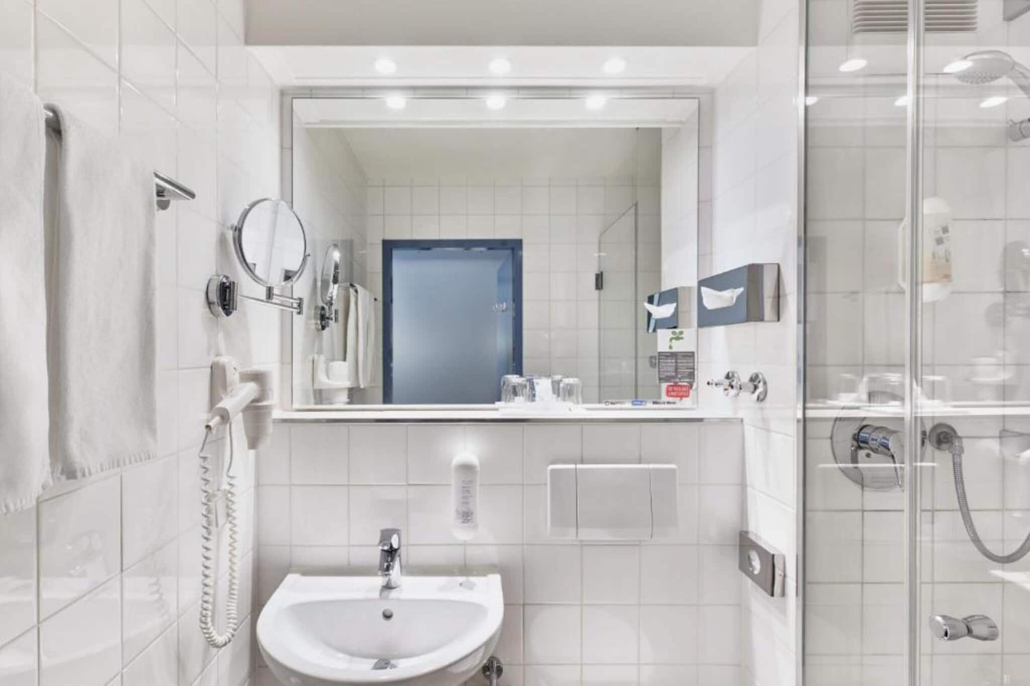 H Hotel Frankfurt Airport West - Comfort Twin Room - Badkamer