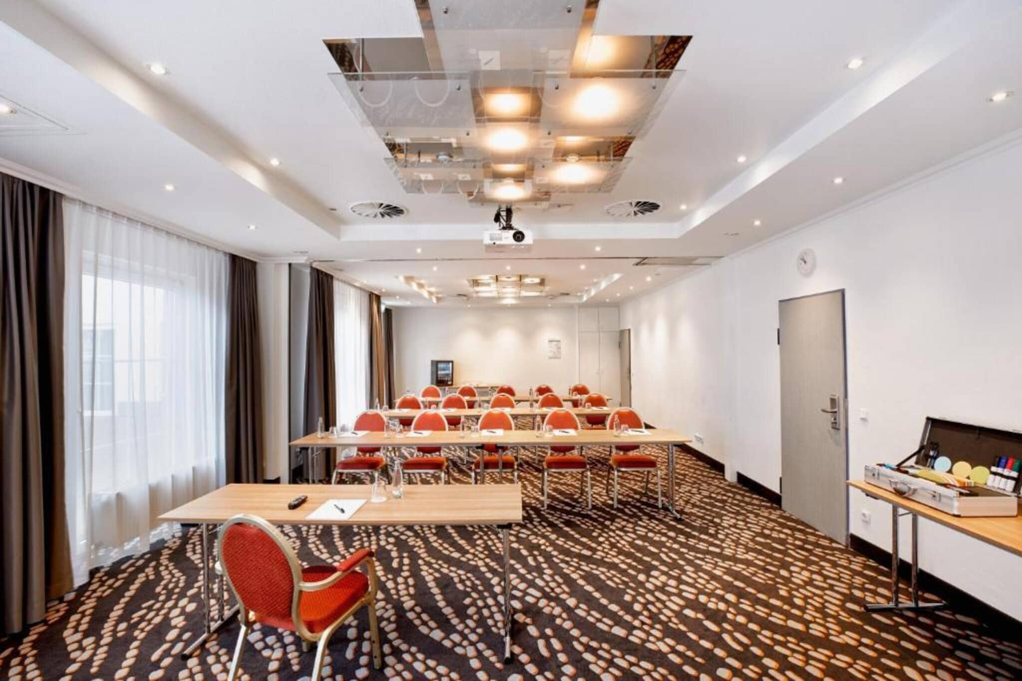 H Hotel Frankfurt Airport West - Comfort Twin Room - Image-tags.hotelfacilitiesandservices
