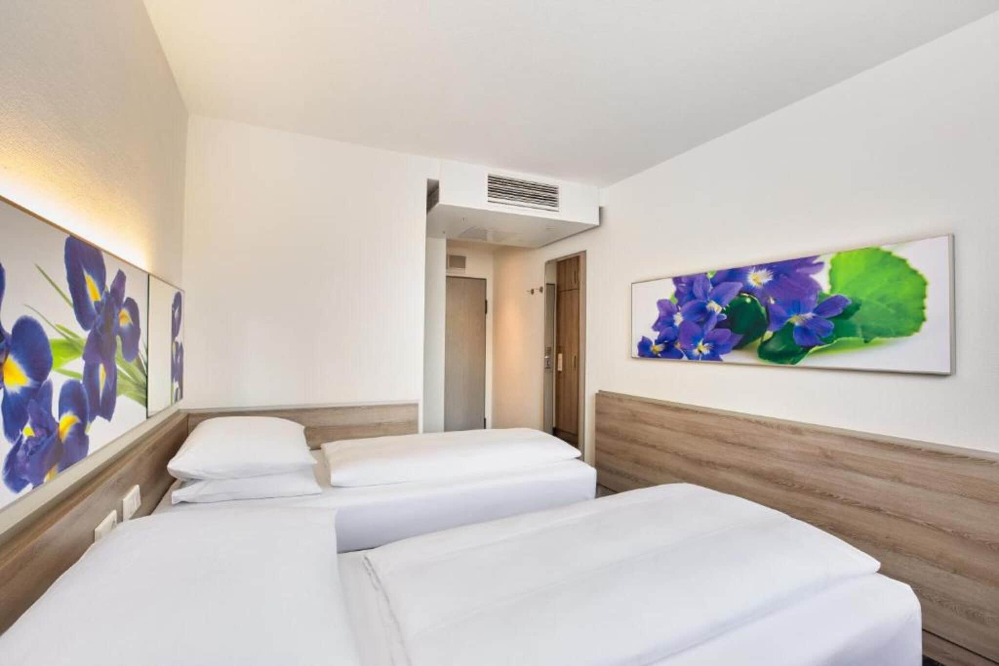 H Hotel Frankfurt Airport West - Comfort Triple Room - Slaapkamer