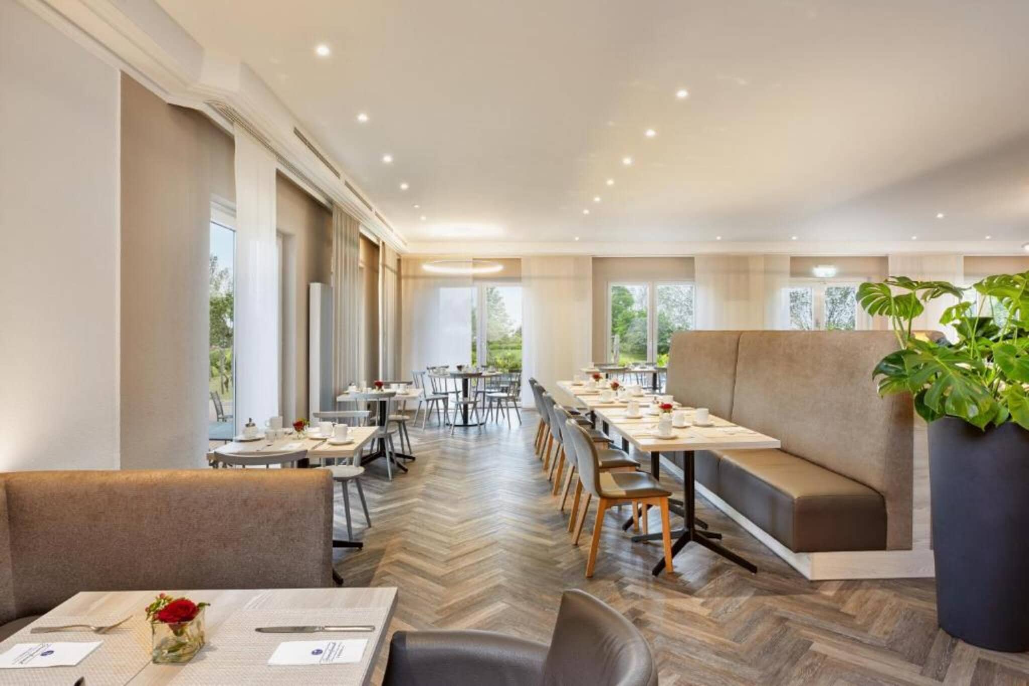 H Hotel Frankfurt Airport West - Comfort Triple Room - Image-tags.hotelfacilitiesandservices