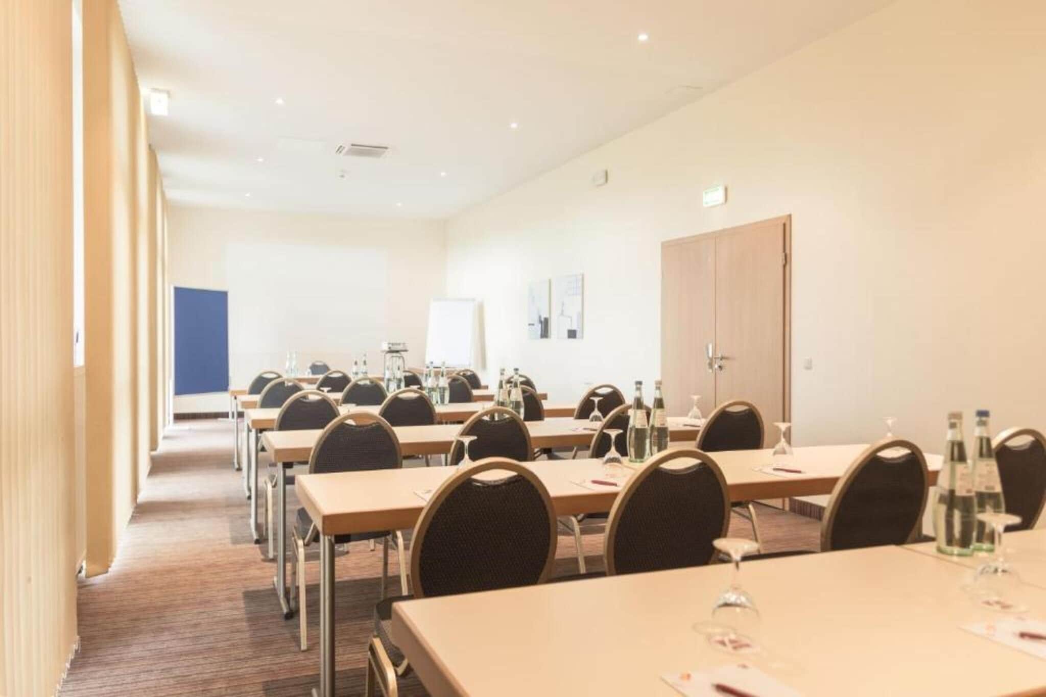 Sunday Hotel München Airport - Standard Double room - Image-tags.hotelfacilitiesandservices