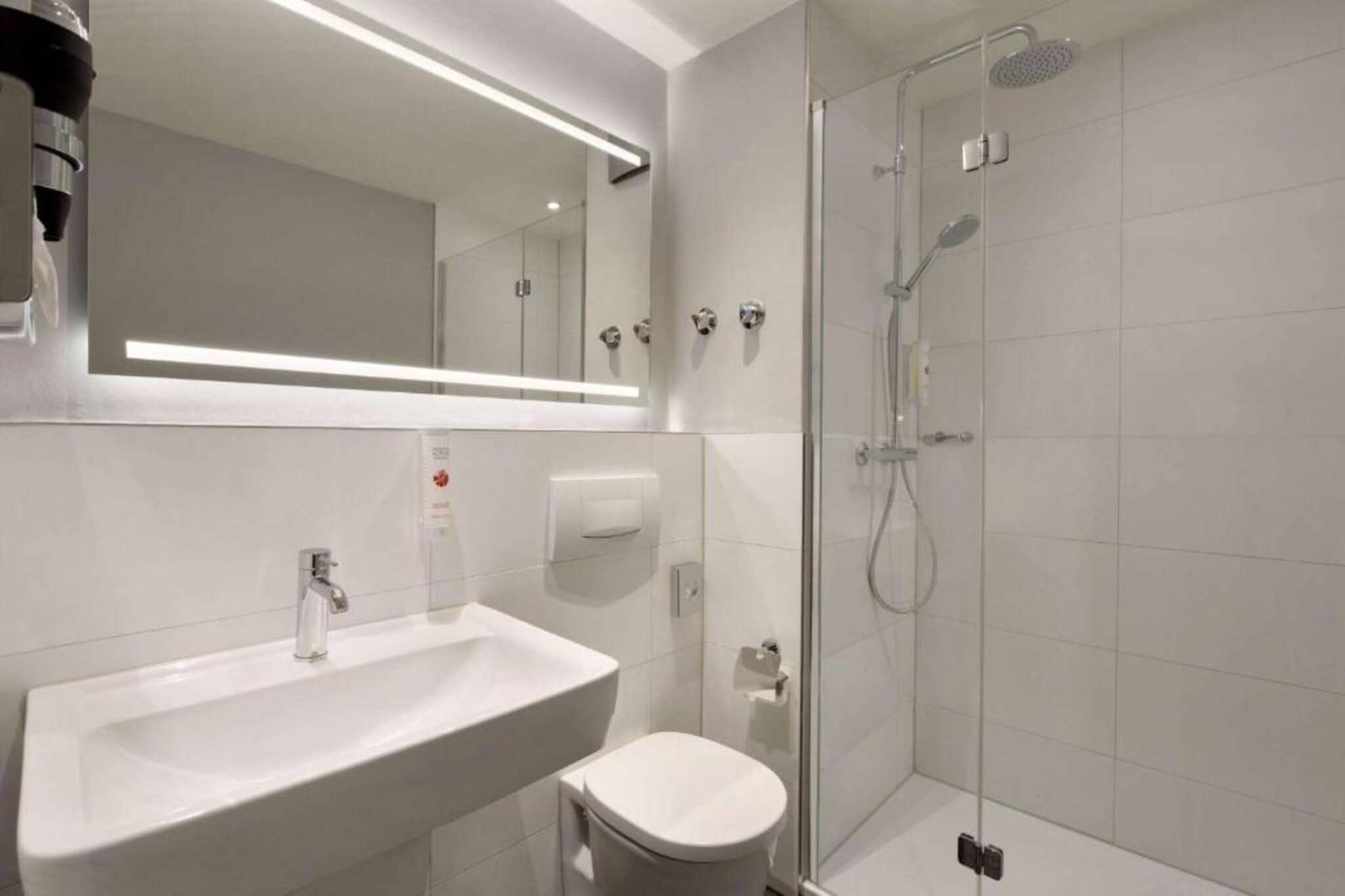 Sunday Hotel München Airport - Standard Double room - Badkamer