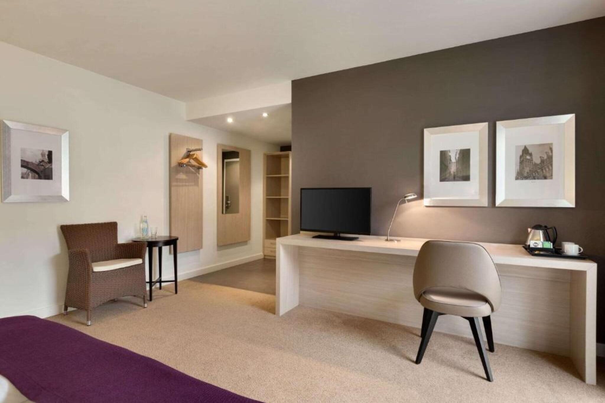 Sunday Hotel München Airport - Superior Double Room - Slaapkamer