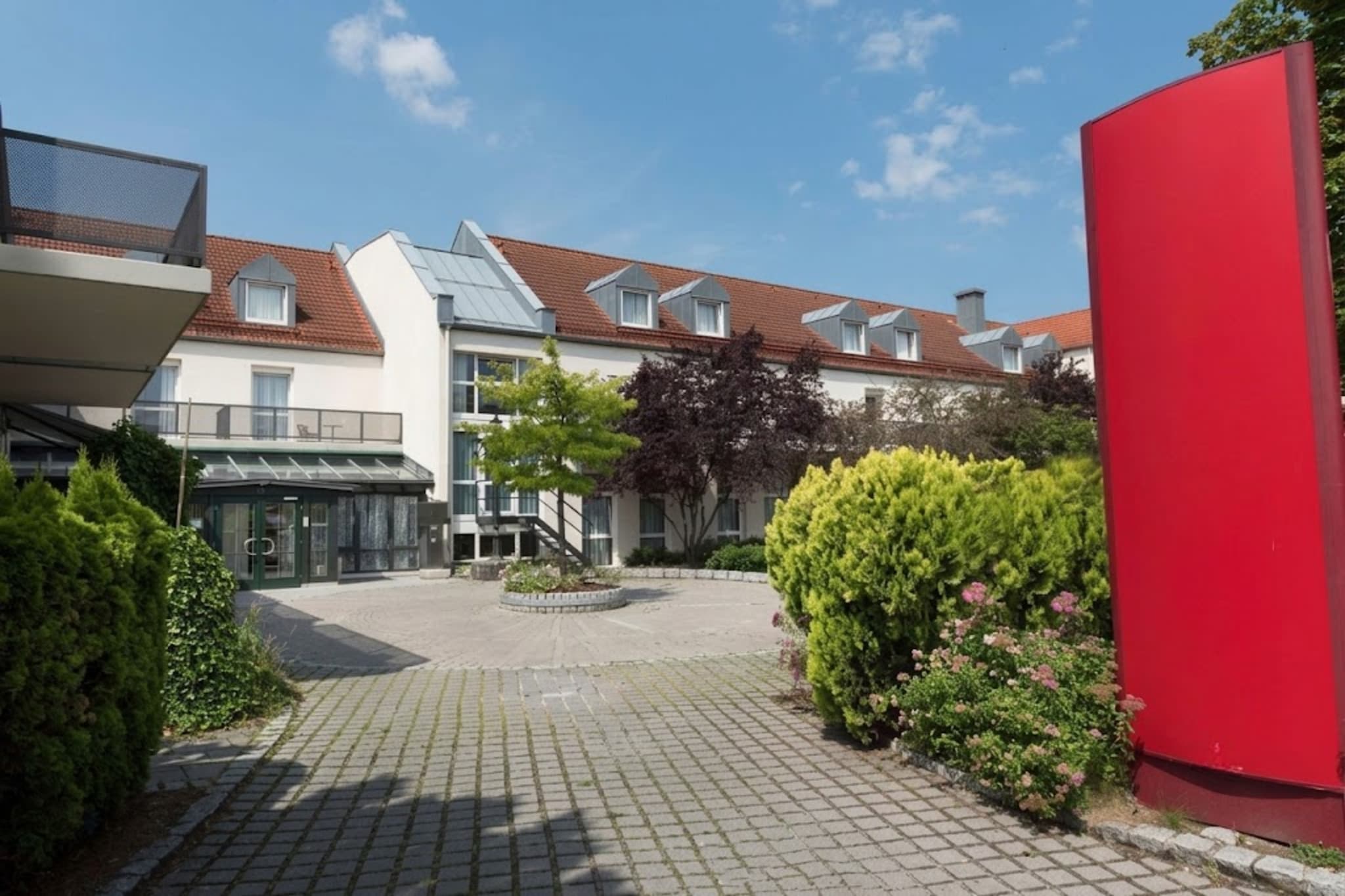 Sunday Hotel München Airport - Standard Single Room - Image-tags.hotelexteriorsummer