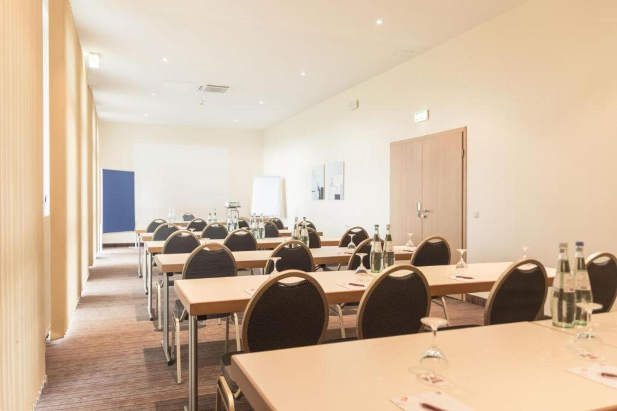 Sunday Hotel München Airport - Standard Single Room - Image-tags.hotelfacilitiesandservices