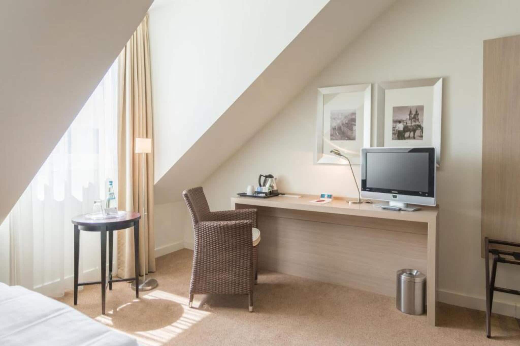 Sunday Hotel München Airport - Superior Single Room - Slaapkamer