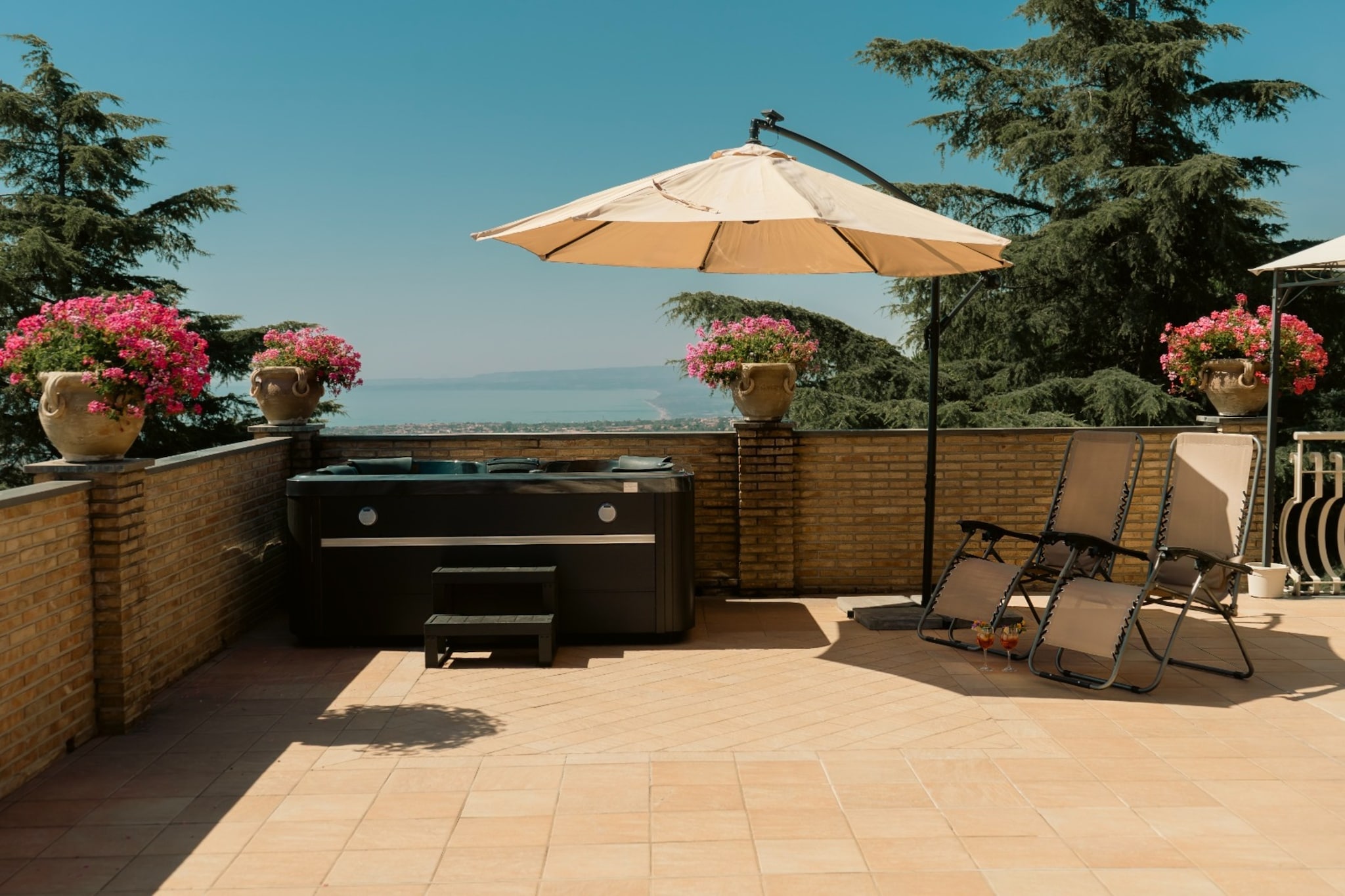 Bilocale with Sea view and Jacuzzi - équipements