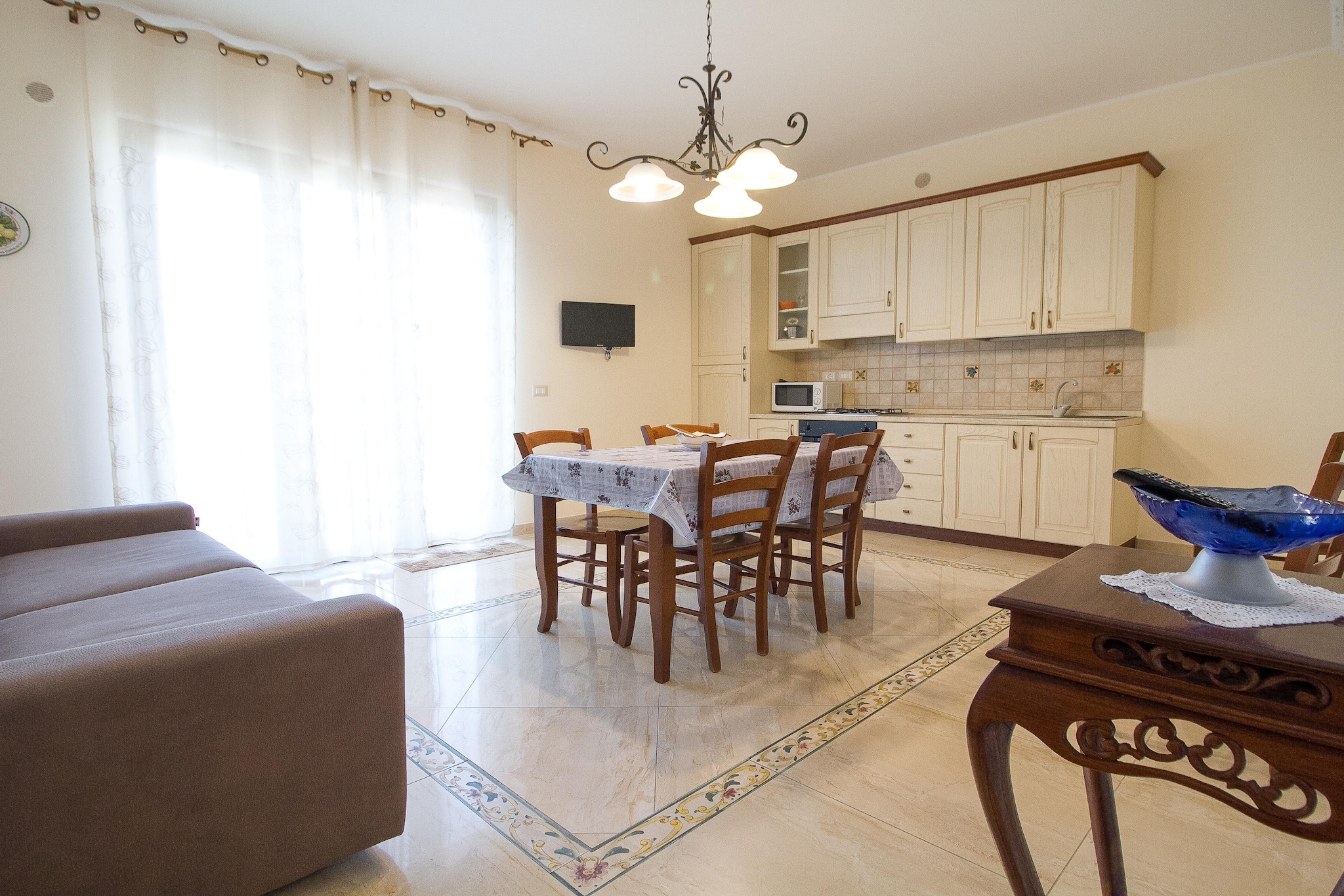N 2 Appartamenti Trilocali con vista mare - Salle à manger