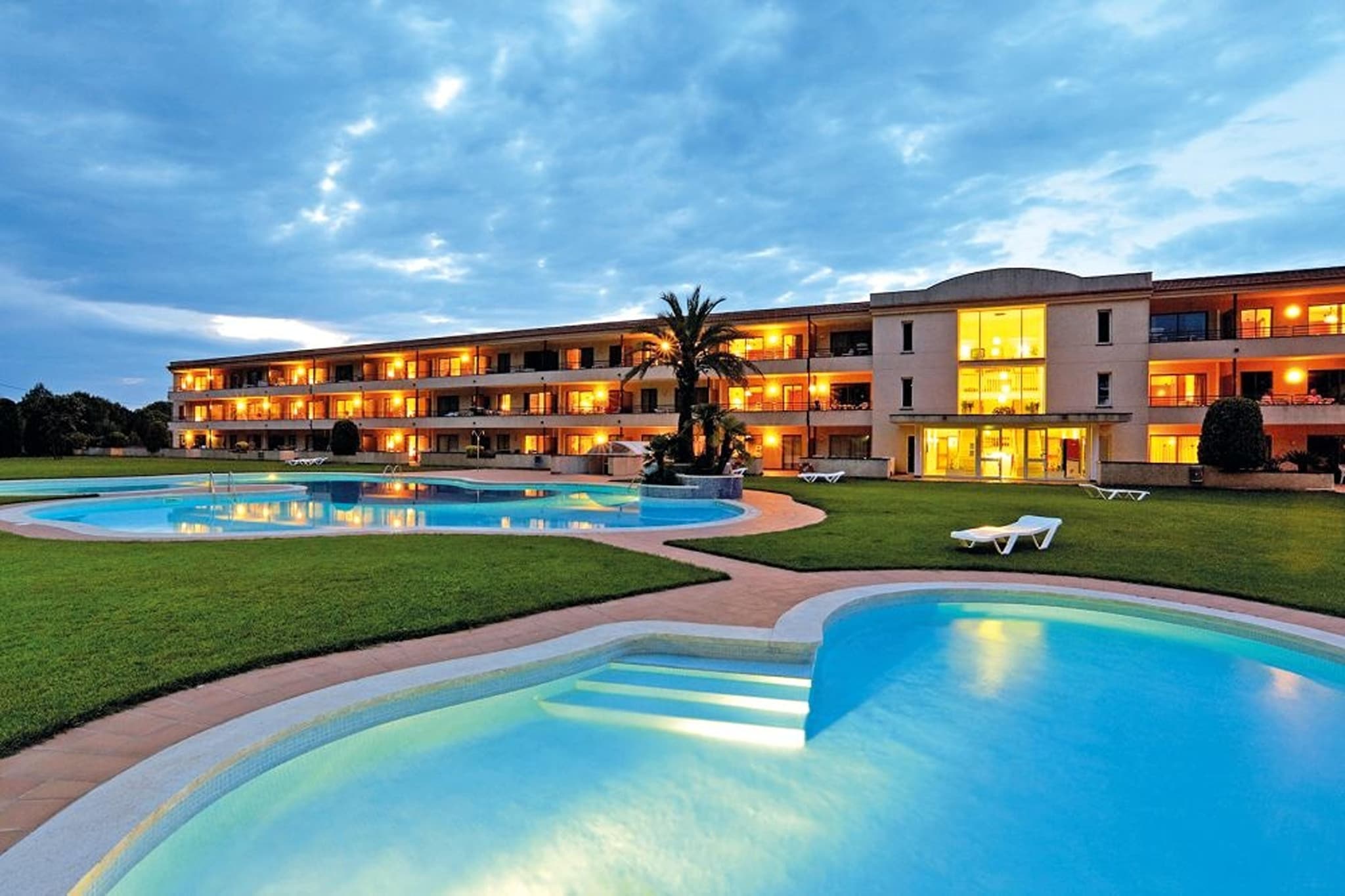 Apartamento C en Pals con piscina y vistas