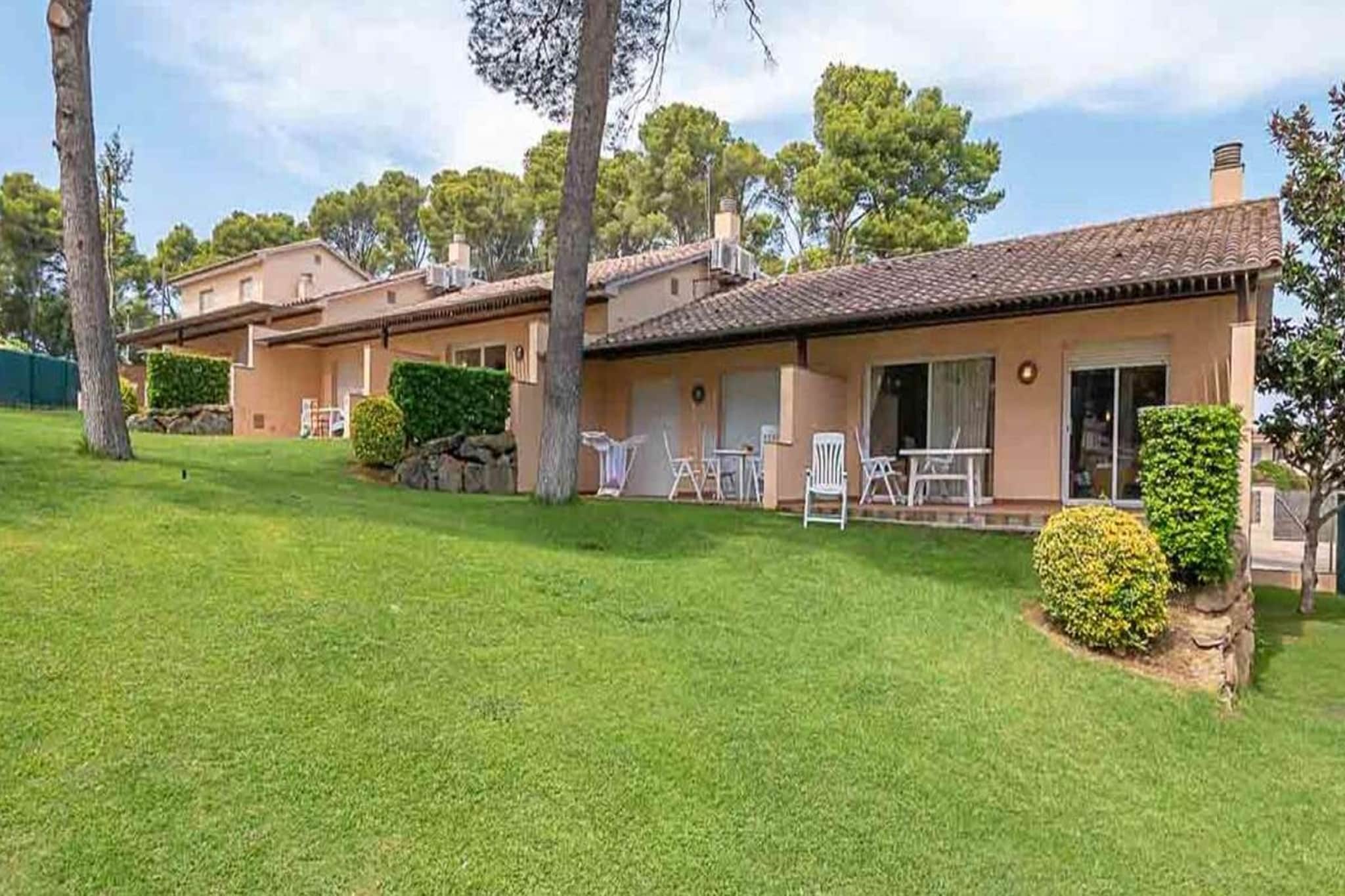 Apartamento C en Pals con piscina y vistas - Gardens in summer