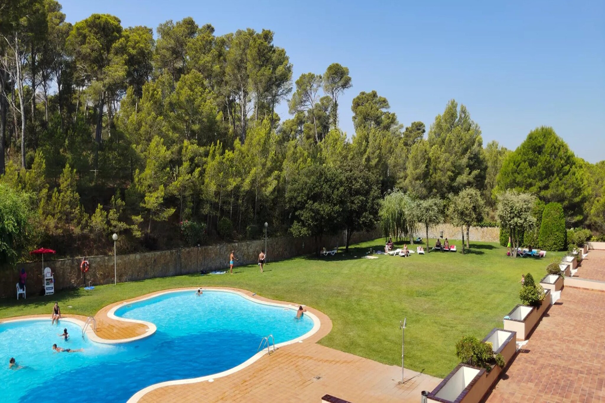 Apartament C beach with pool views - Gardens in summer