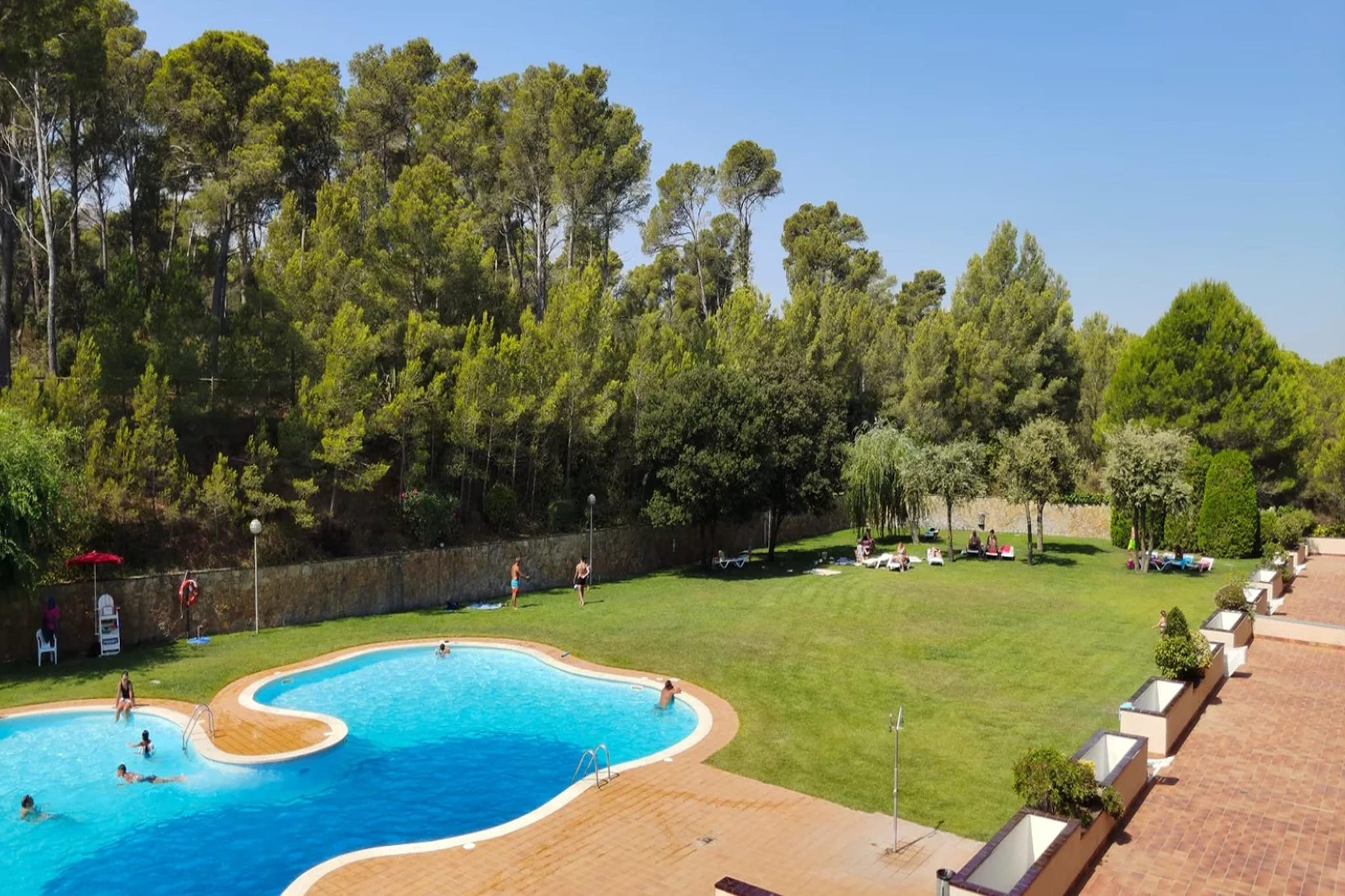 Apartamento en Pals sup con vistas D - Gardens in summer