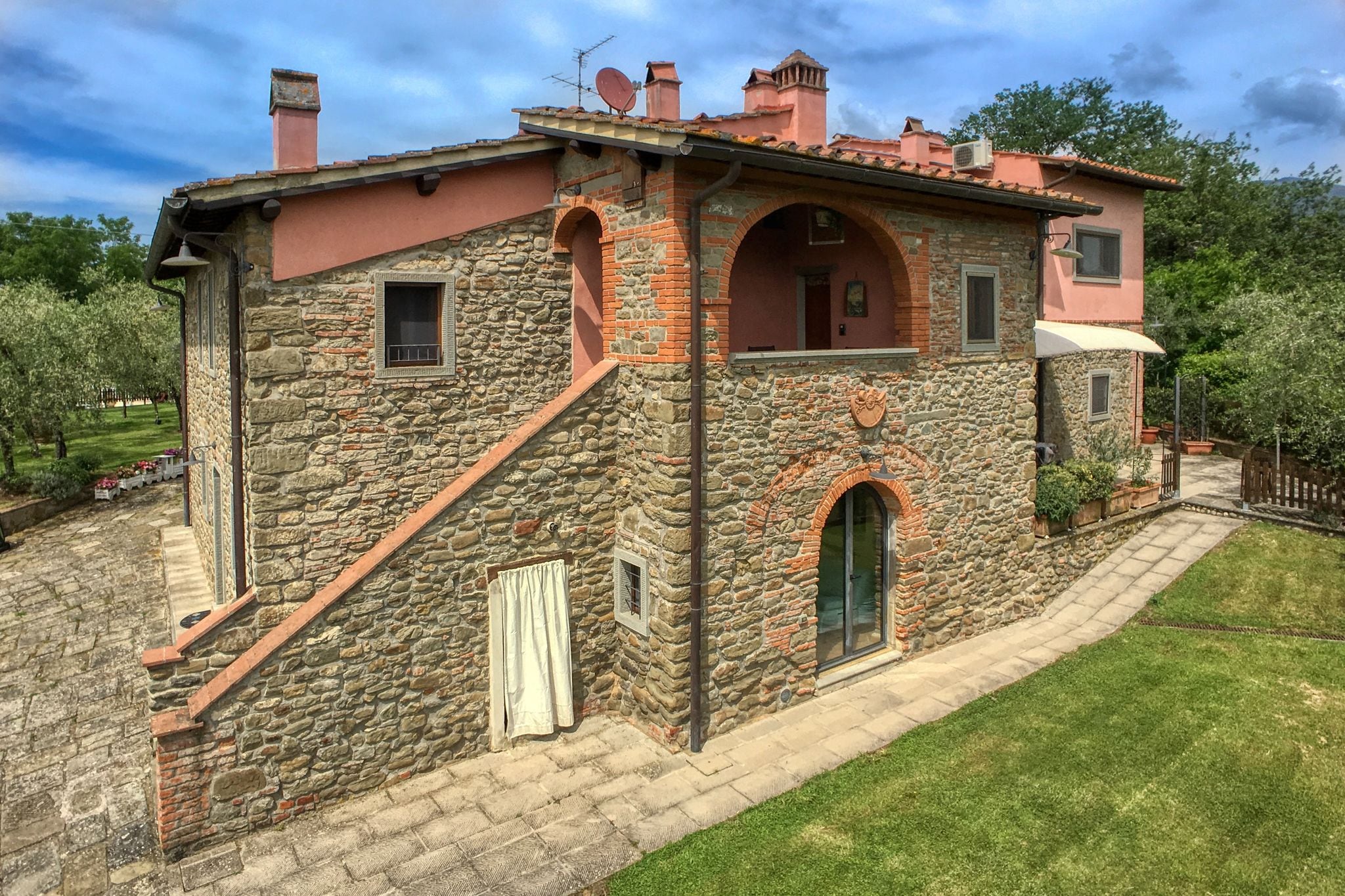 Lovely farmhouse in Pian di Scò–Campiglia in great location