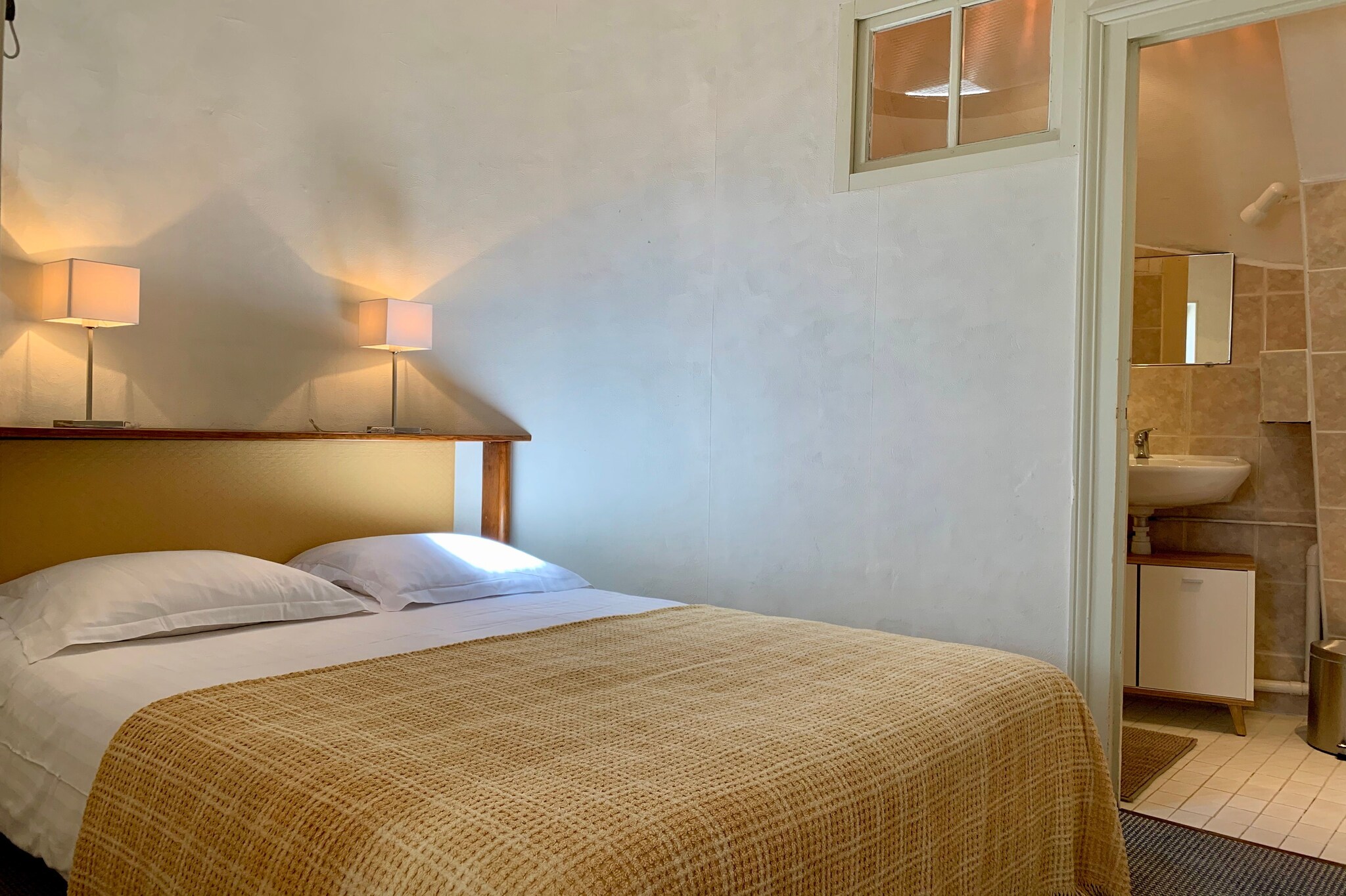 Ground floor: (hallway, Living room(TV), Kitchen(cooker, oven(grill-oven), microwave, fridge-freezer), bedroom(double bed or 2 single beds), bedroom(double bed), bathroom(shower, washbasin, hairdryer), toilet)\n\ntumble dryer(shared with other guests, paid), washing machine, heating(electric), terrace(private), garden(shared with other guests, fenced), garden furniture, BBQ, parking