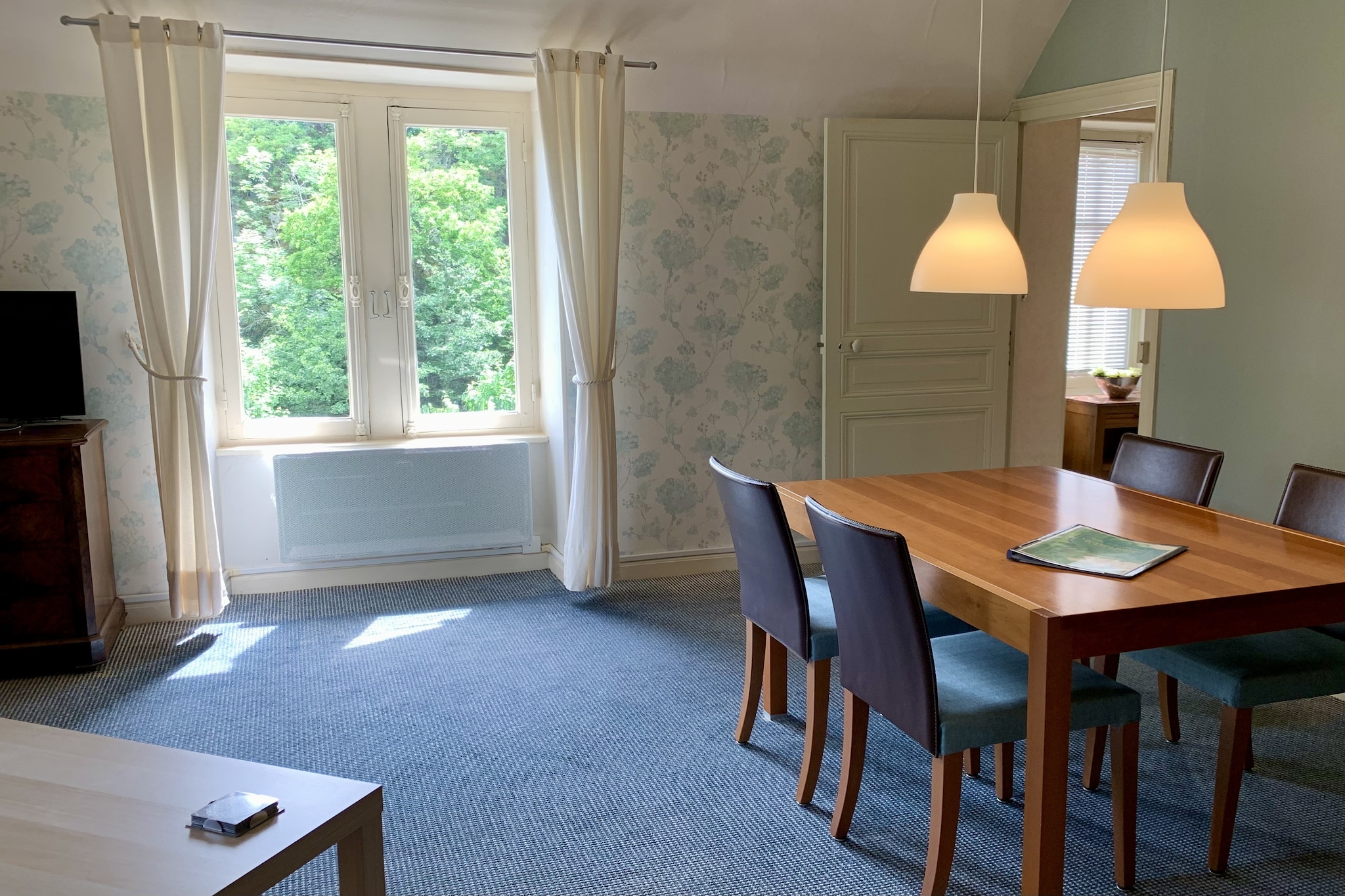 Ground floor: (hallway, Living room(TV), Kitchen(cooker, oven(grill-oven), microwave, fridge-freezer), bedroom(double bed or 2 single beds), bedroom(double bed), bathroom(shower, washbasin, hairdryer), toilet)\n\ntumble dryer(shared with other guests, paid), washing machine, heating(electric), terrace(private), garden(shared with other guests, fenced), garden furniture, BBQ, parking