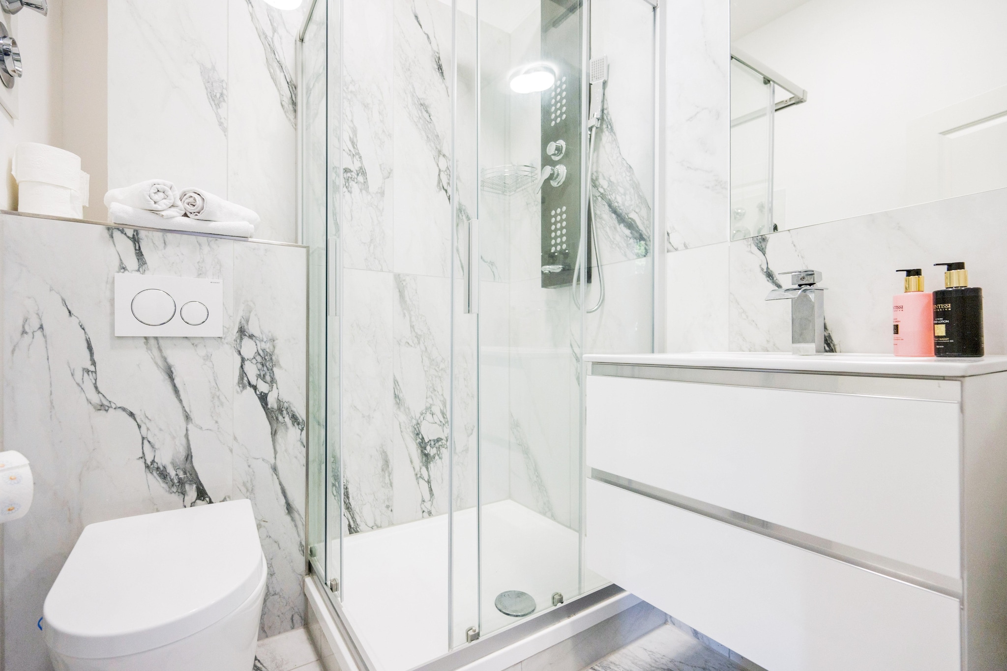 Rosa City Apartment 5 - Pax 3 - Bathroom