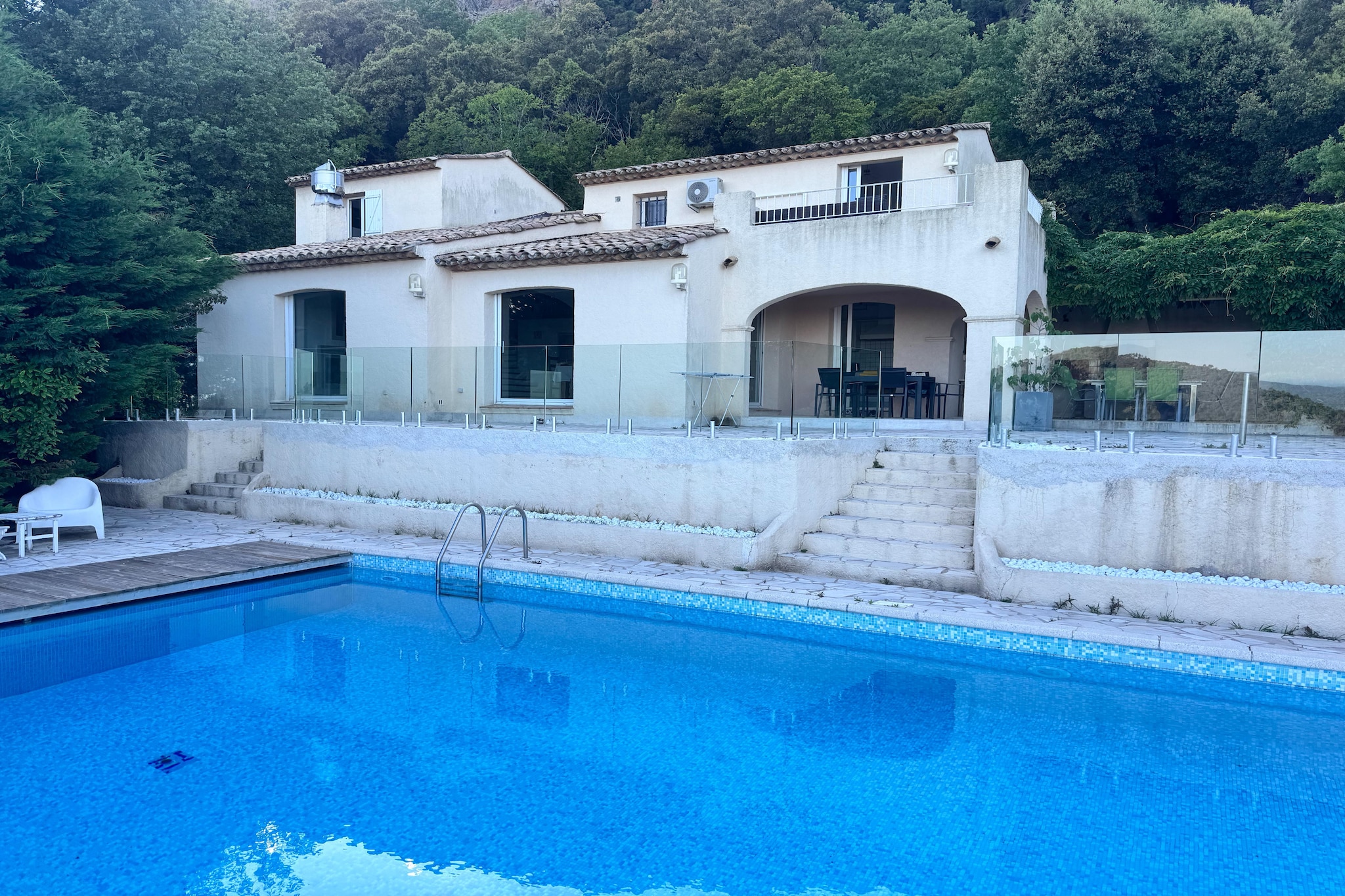 Maison de campagne avec piscine chauffée