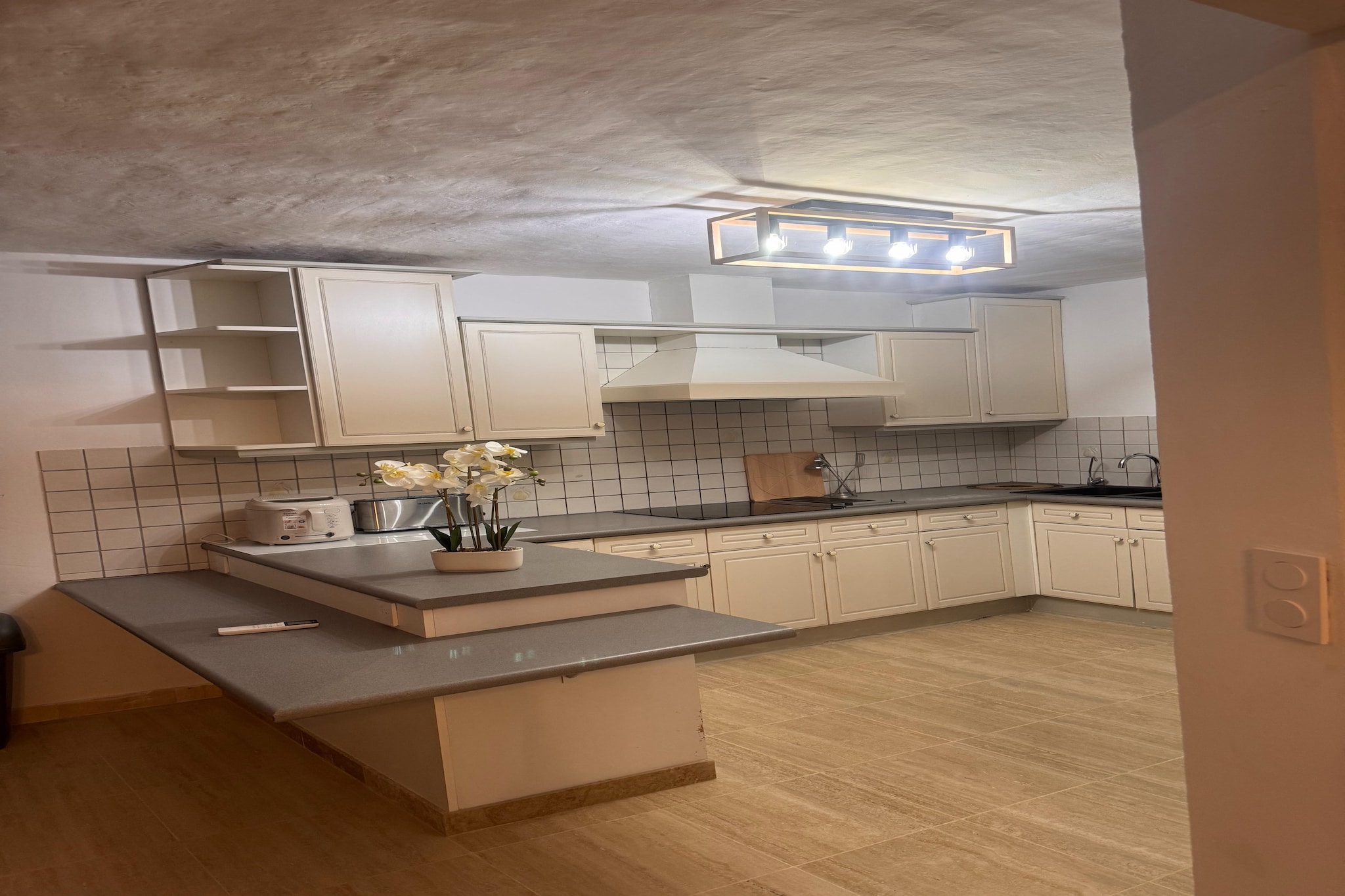 Maison de campagne avec piscine chauffée - Cuisine