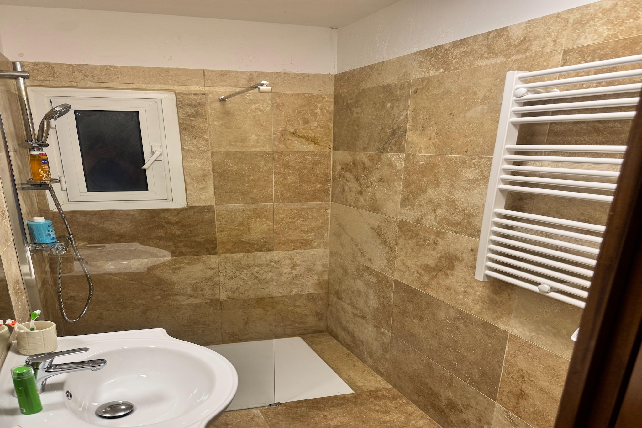 Maison de campagne avec piscine chauffée - Salle de bain