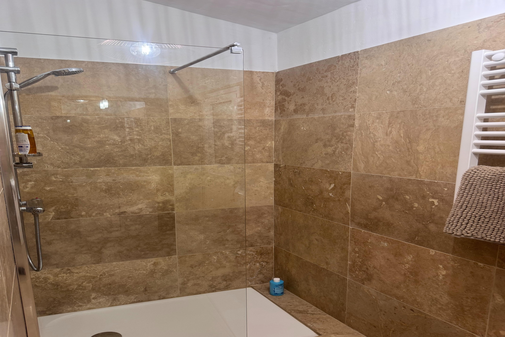 Maison de campagne avec piscine chauffée - Salle de bain