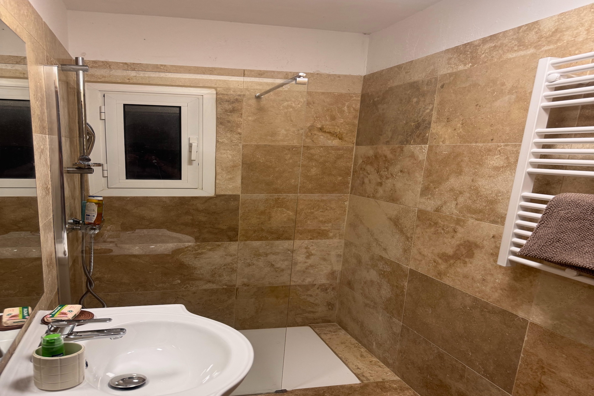 Maison de campagne avec piscine chauffée - Salle de bain